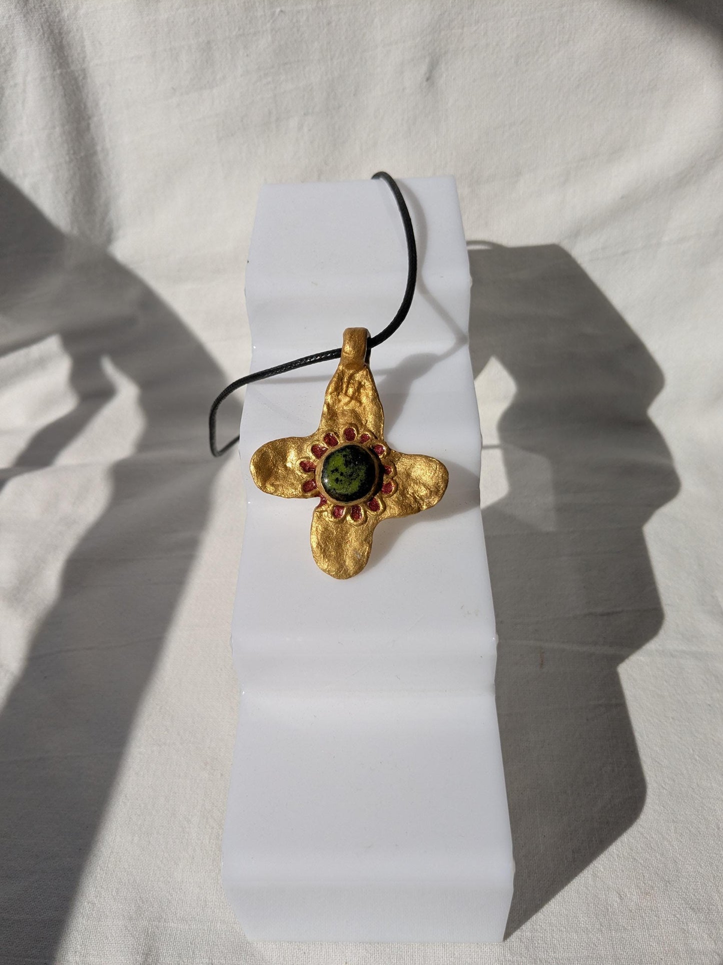 Pendentif ancienne croix byzantine or vert rouge