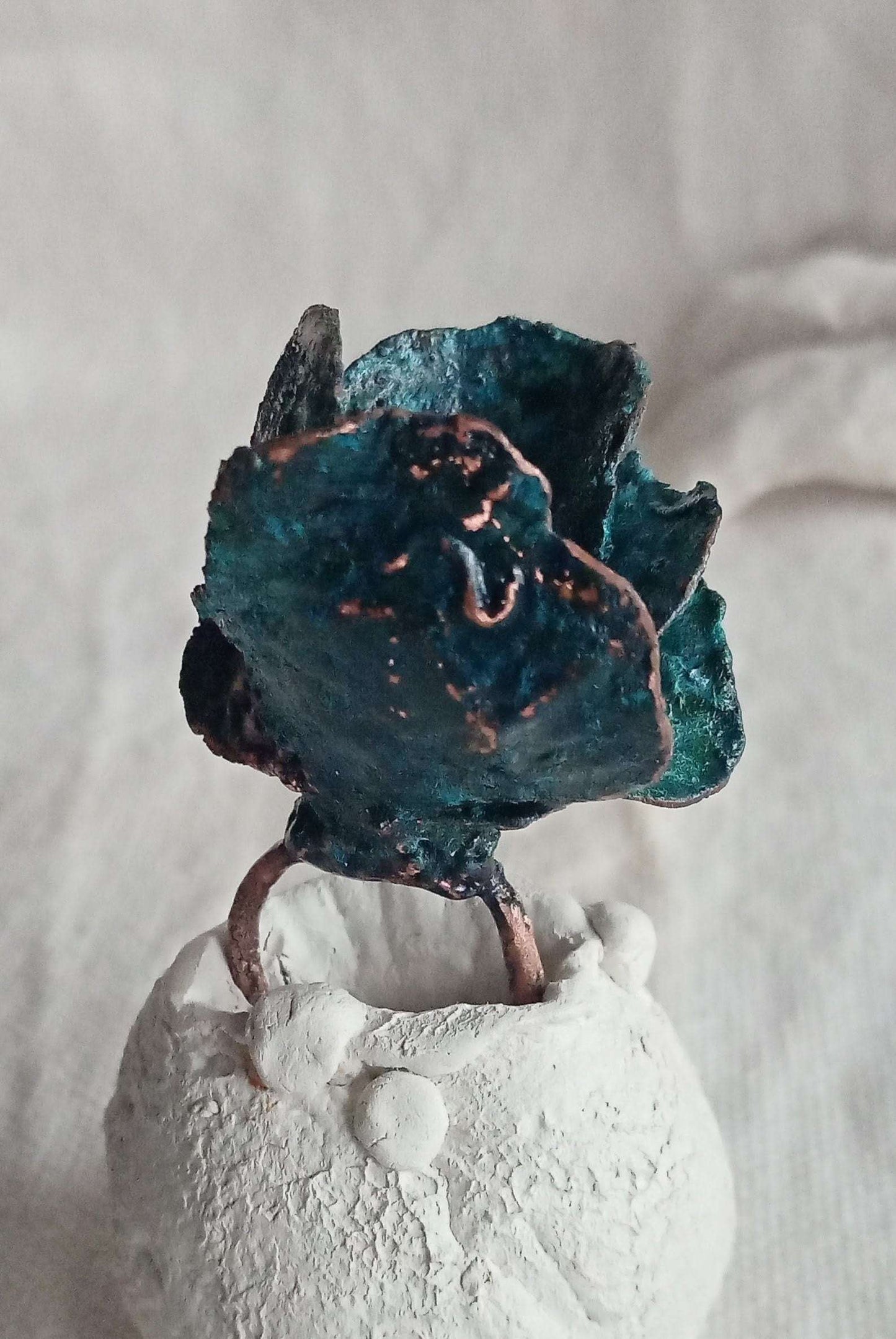 Bague T55 fleur bleue unique et audacieuse