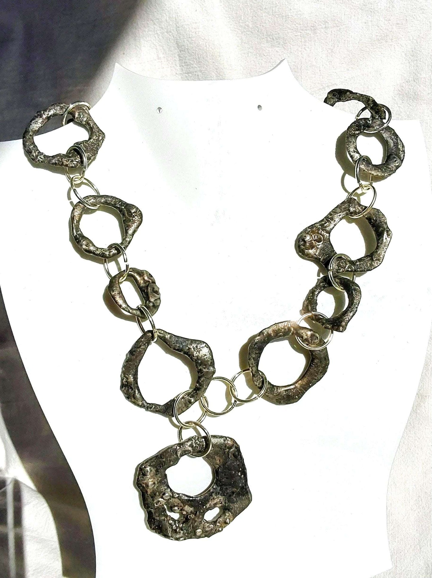 Collier brutaliste gothique étain vieilli