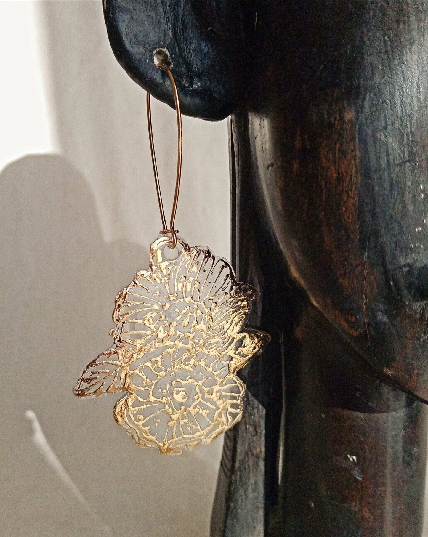 Boucles d'oreilles fleurs dorées pendantes longues bohèmes