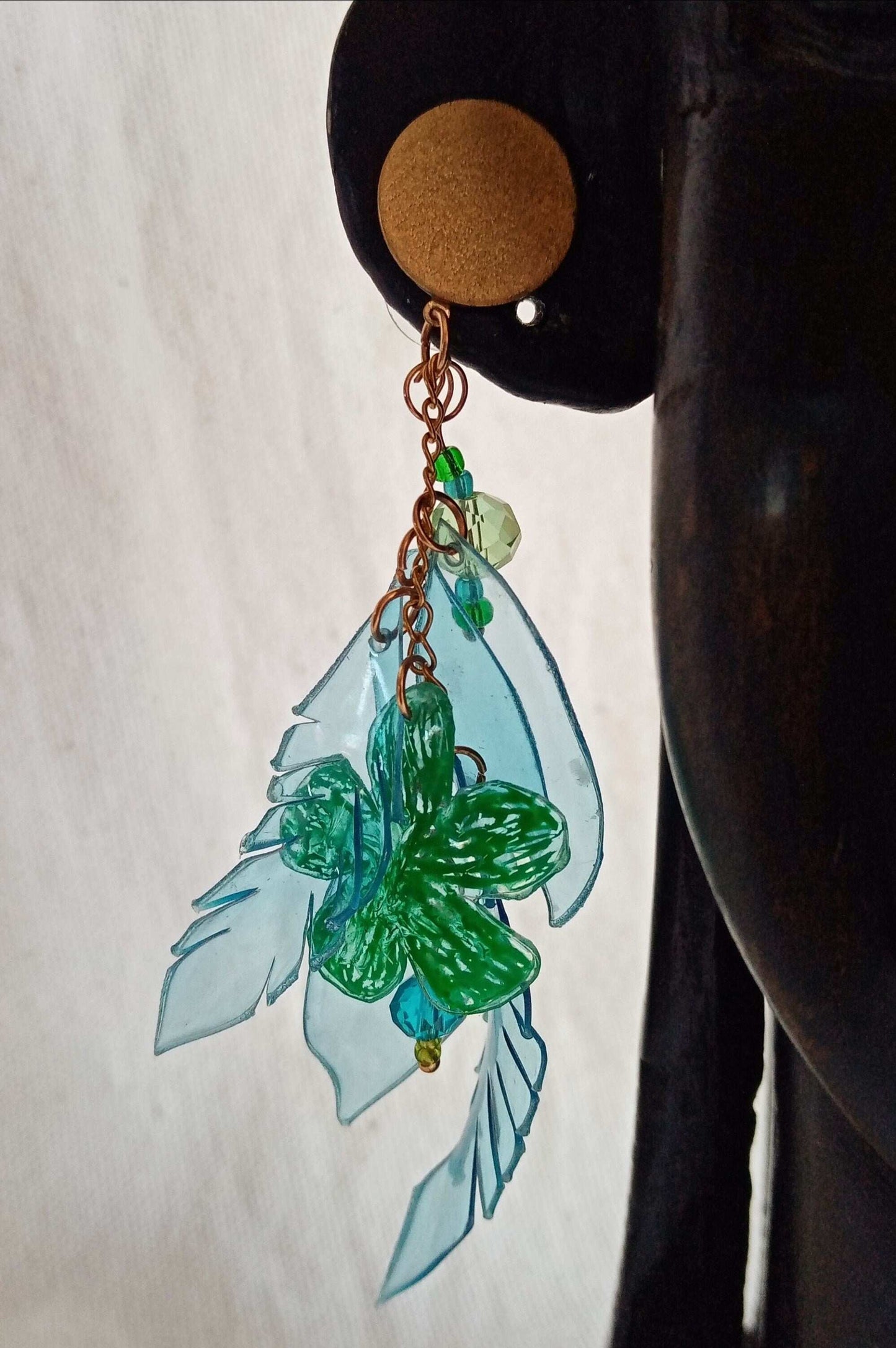Boucles d'oreilles clous romantiques bleu et vertes, upcycling