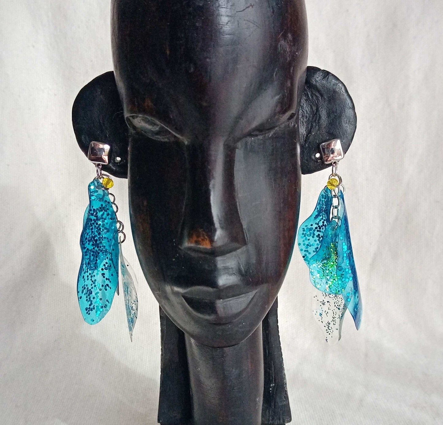 Boucles d'oreilles clous romantiques bleu et vertes, upcycling