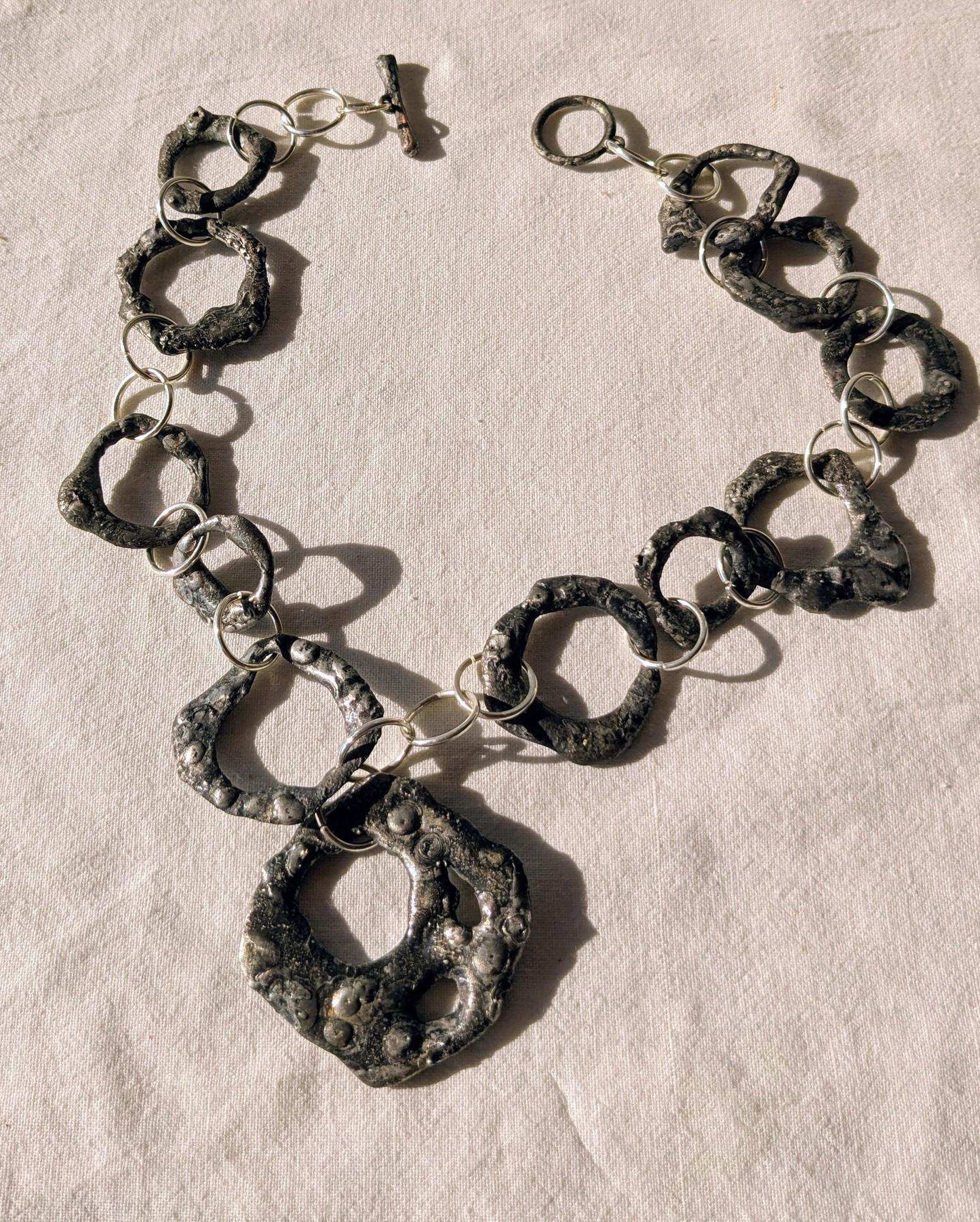 Collier brutaliste gothique étain vieilli