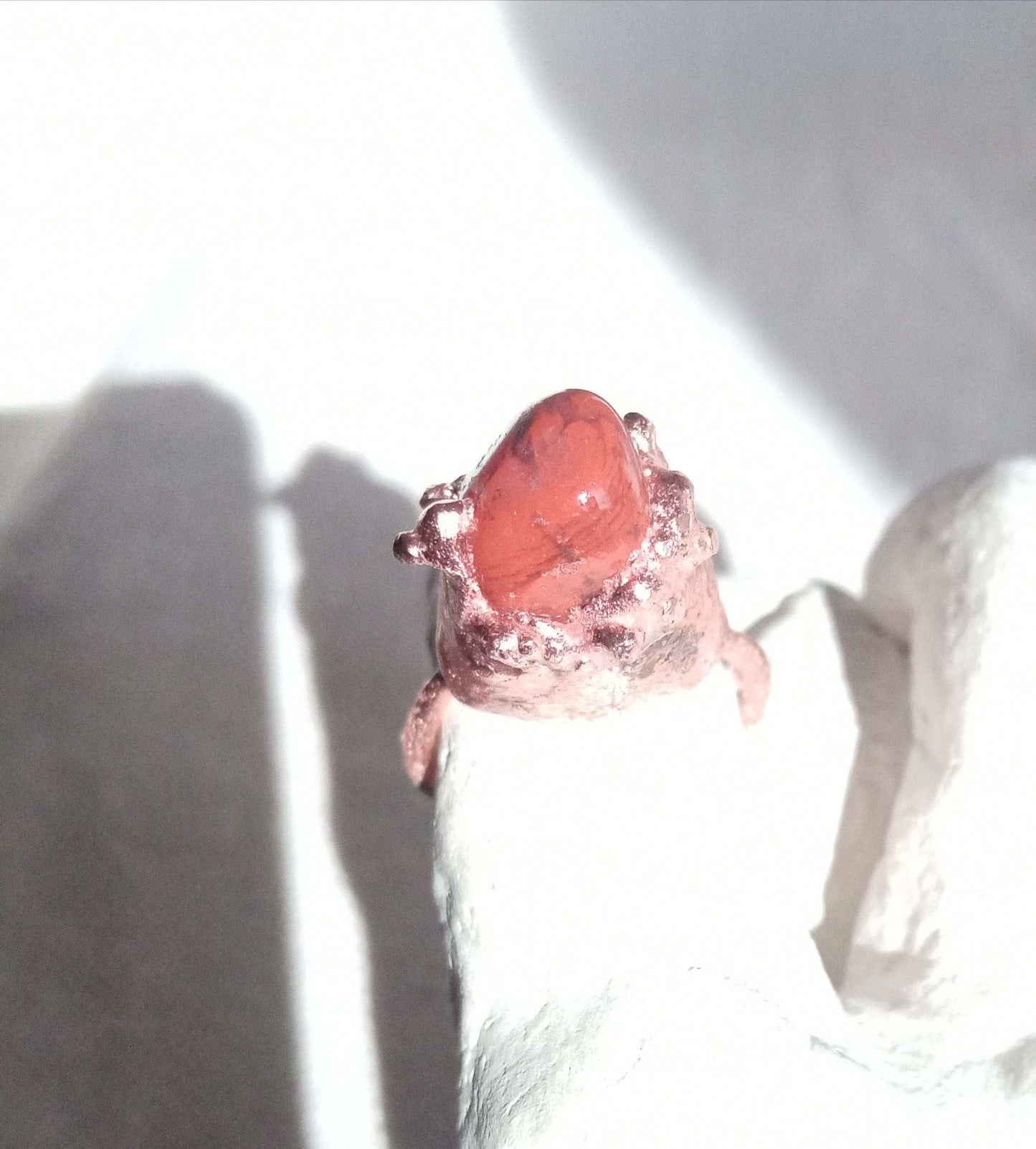 Bague Jaspe rouge T56 style brutaliste