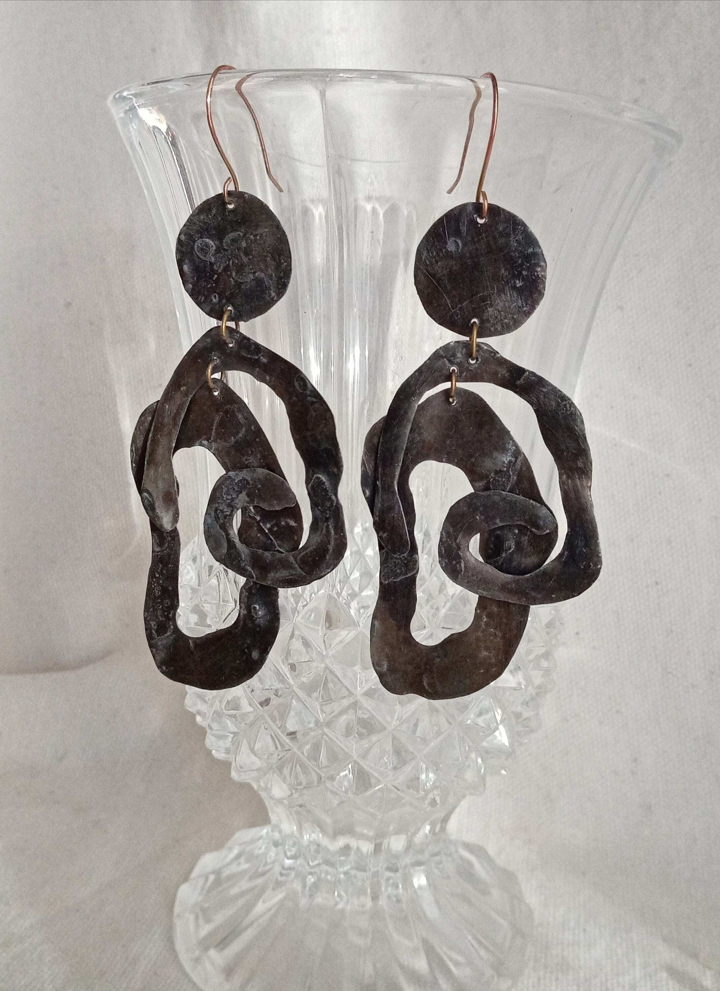 Boucles d'oreilles laiton noires bohême, très originales et légères