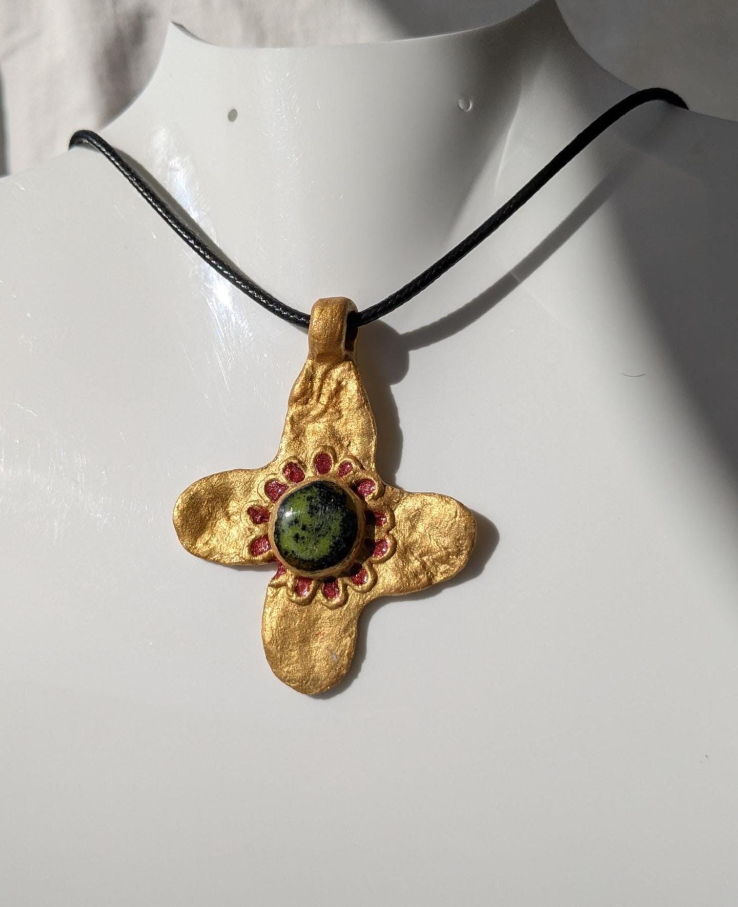 Pendentif ancienne croix byzantine or vert rouge