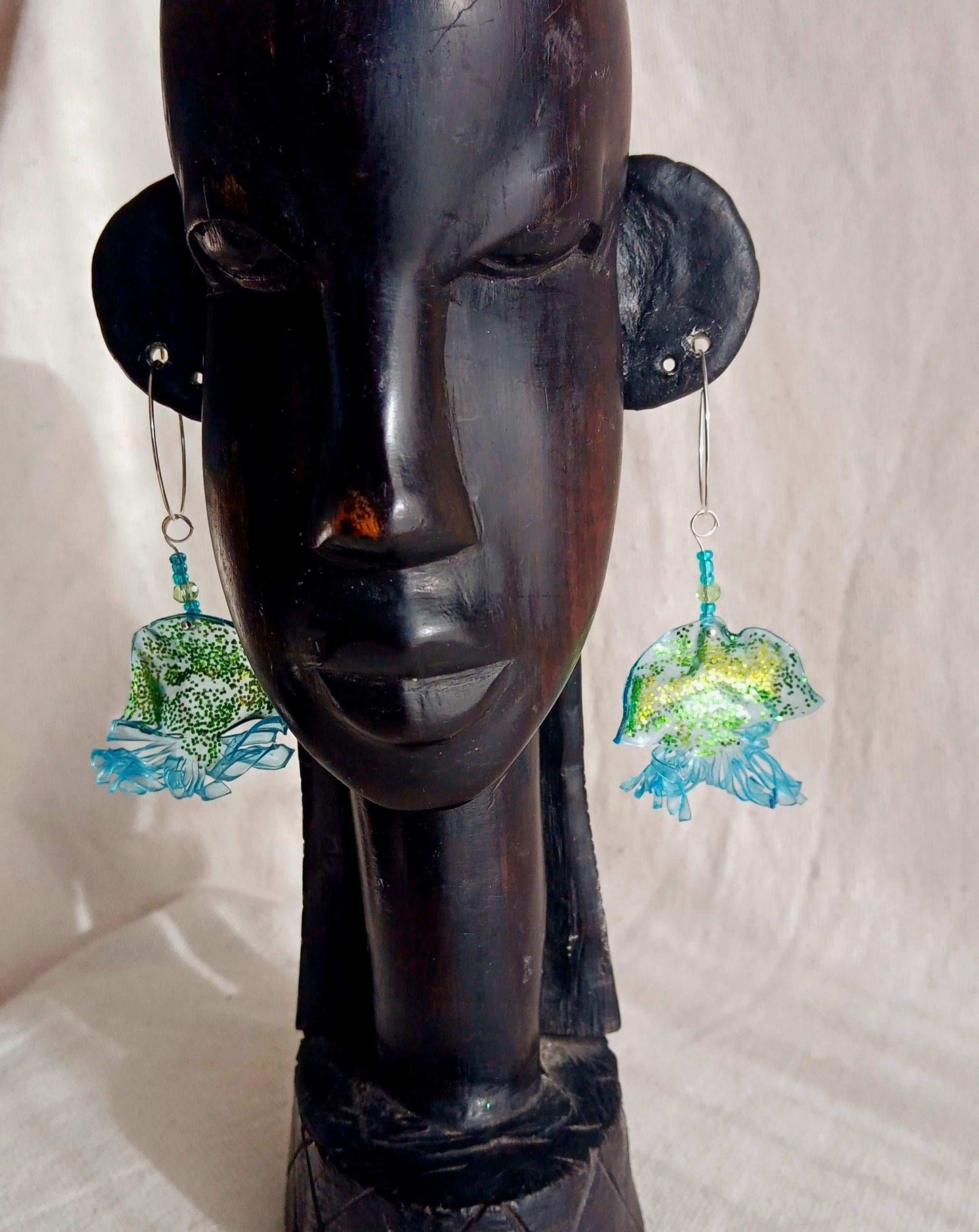 Créoles méduses bleues vert plastique upcycling