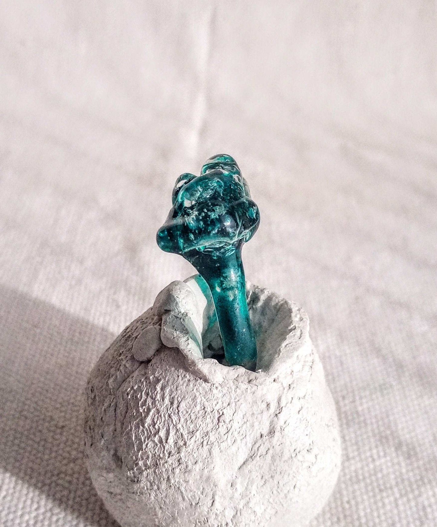 Bague T49 tie and dye bleu turquoise , lumineuse, unique.