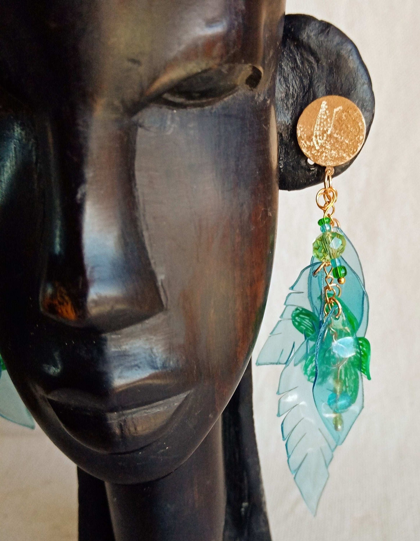 Boucles d'oreilles clous romantiques bleu et vertes, upcycling