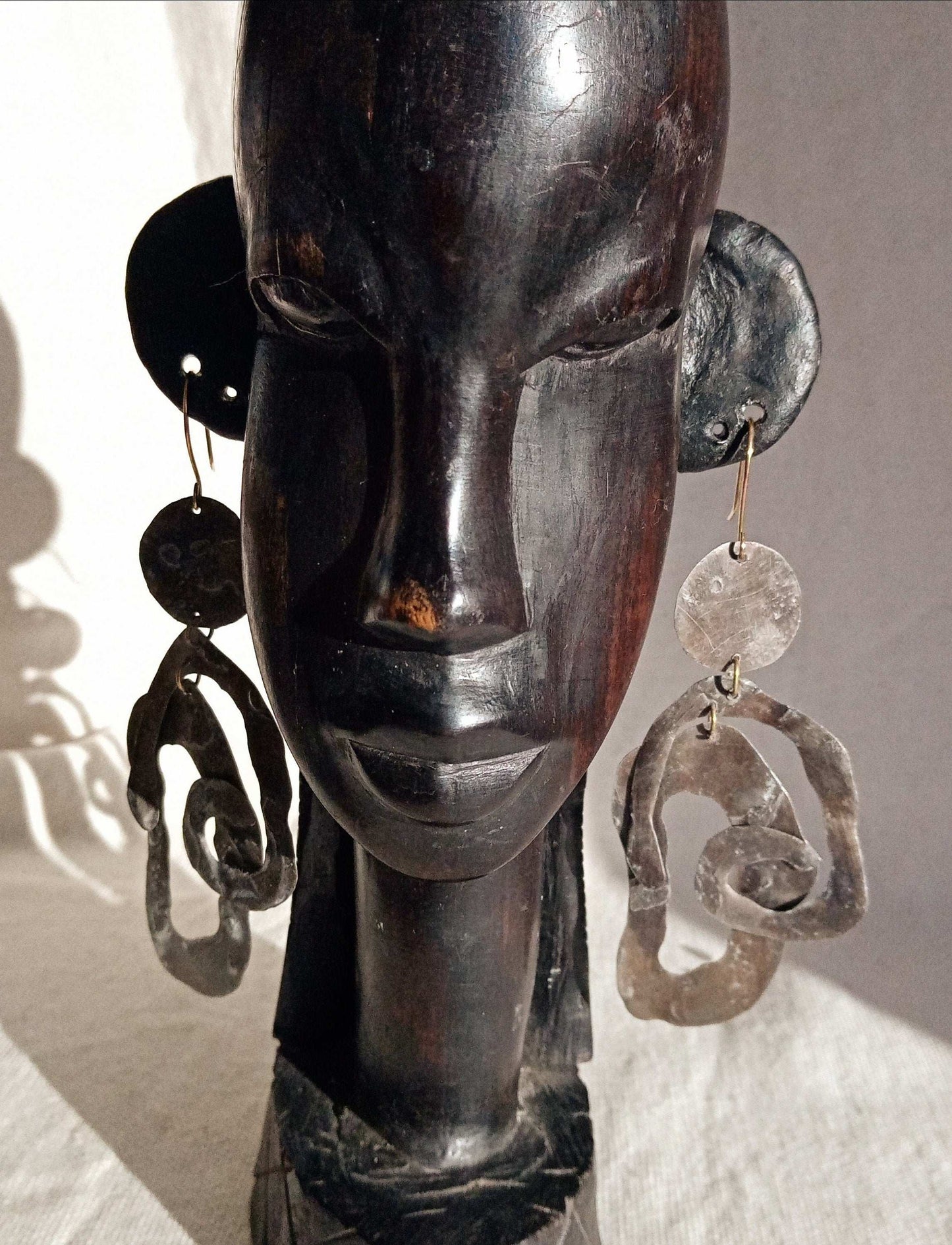 Boucles d'oreilles laiton noires bohême, très originales et légères