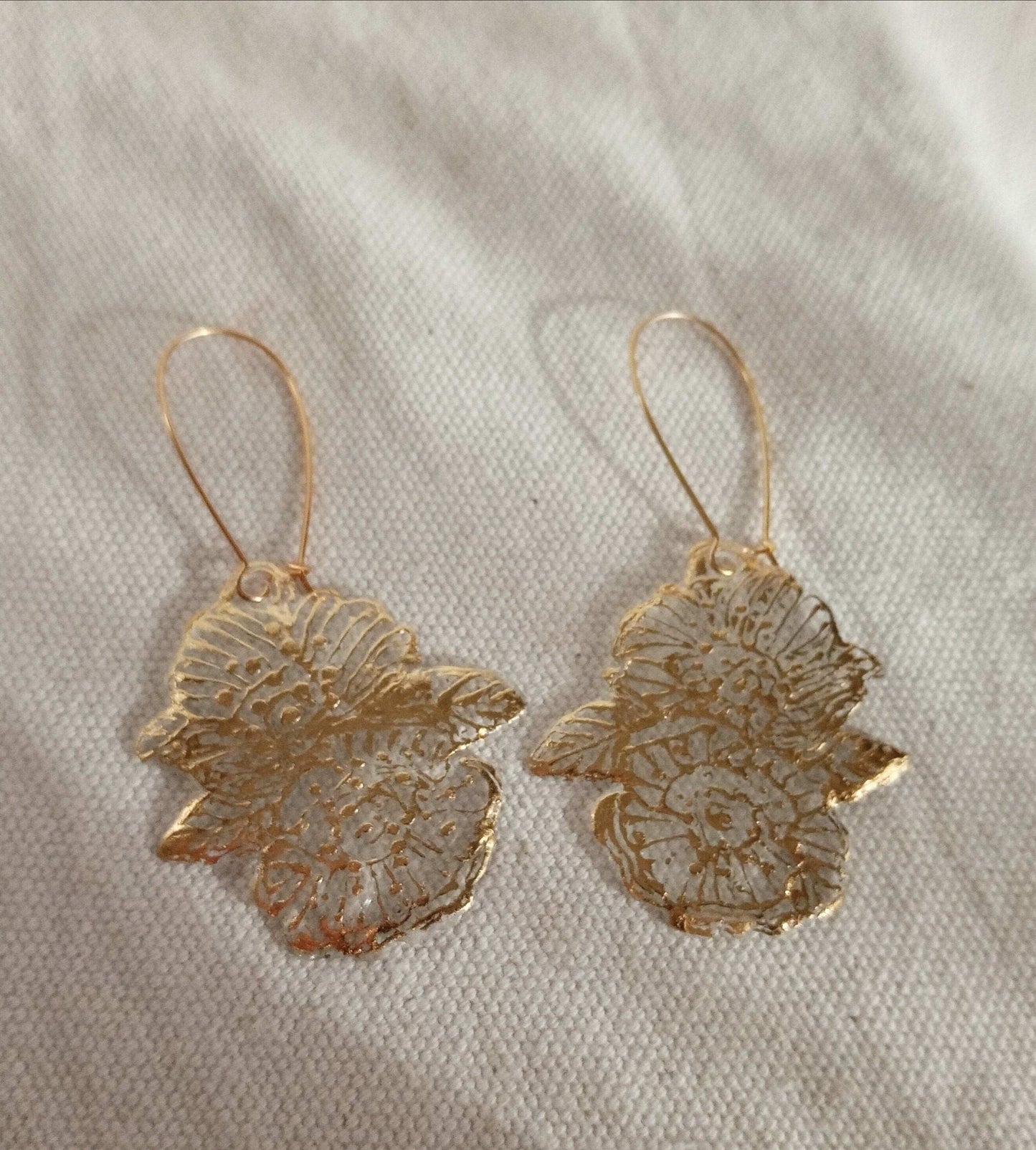 Boucles d'oreilles fleurs dorées pendantes longues bohèmes