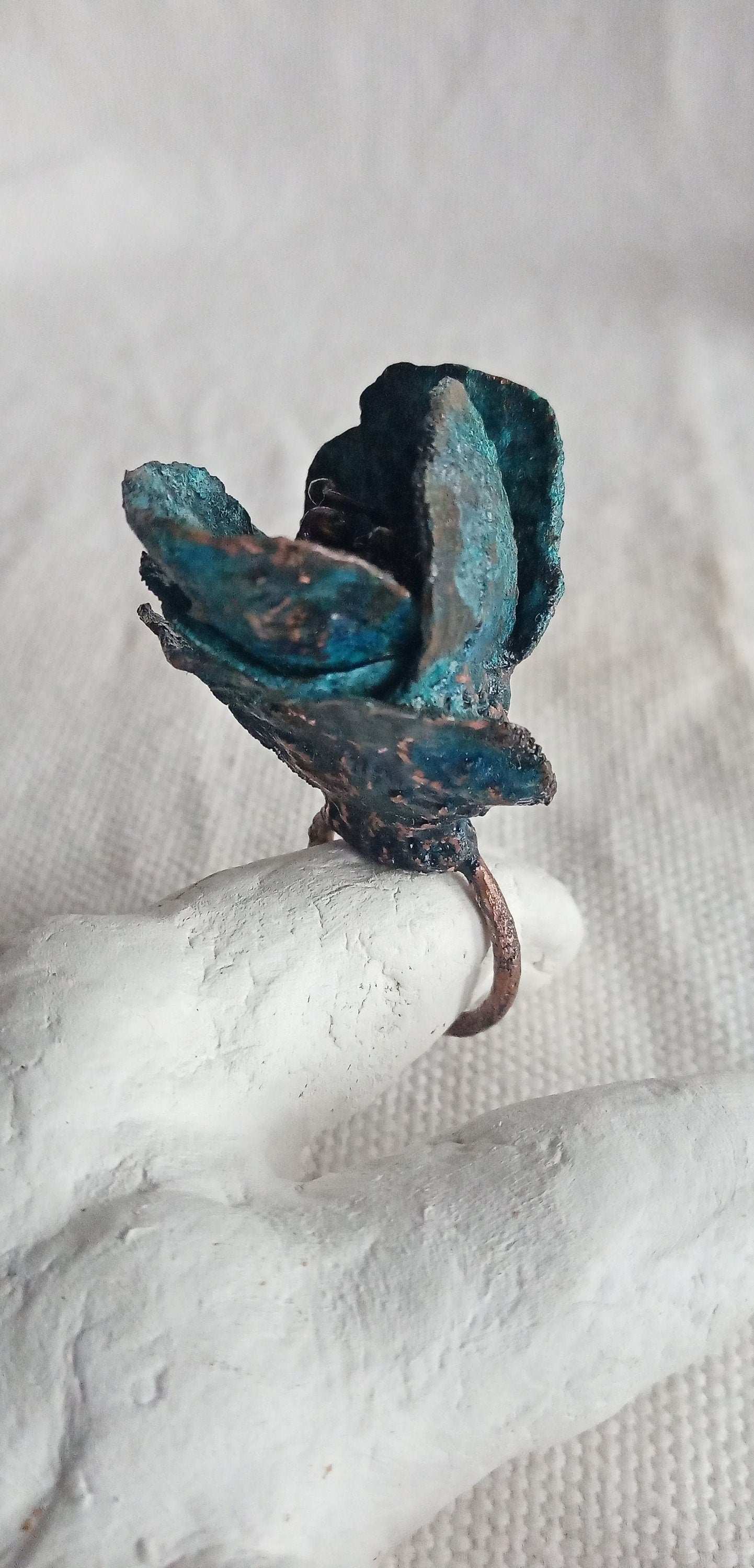 Bague T55 fleur bleue unique et audacieuse