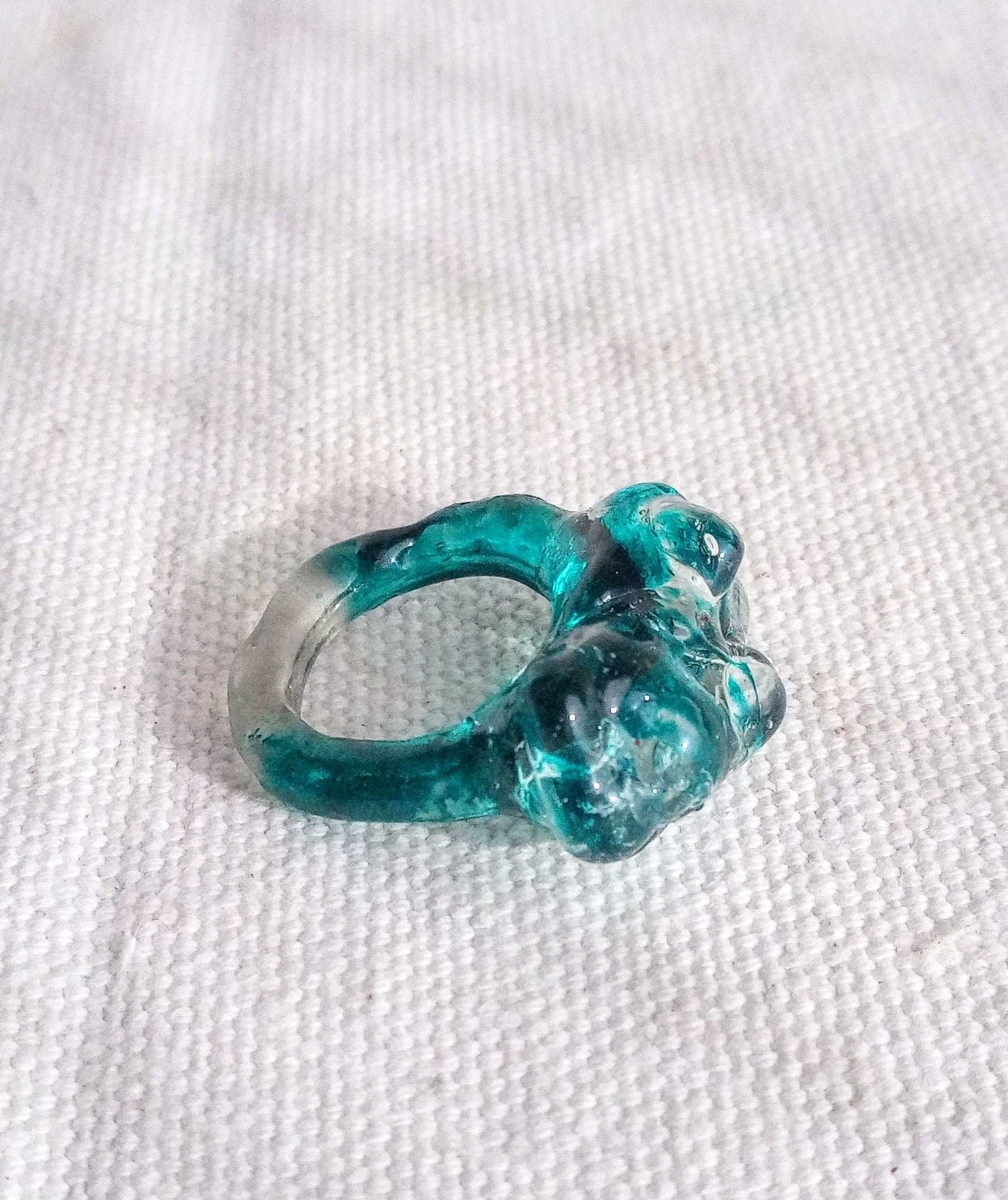 Bague T49 tie and dye bleu turquoise , lumineuse, unique.