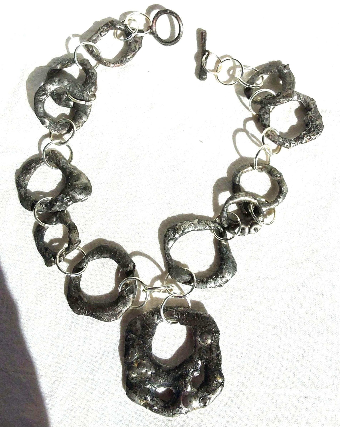 Collier brutaliste gothique étain vieilli