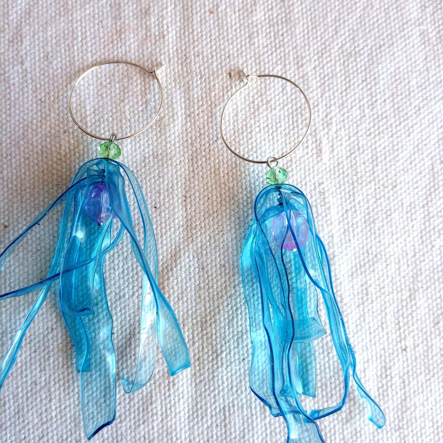 Créoles bleu et vertes, plastique upcycling