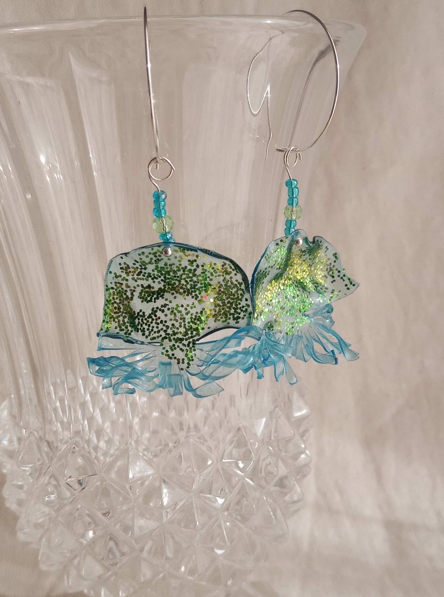 Créoles méduses bleues vert plastique upcycling