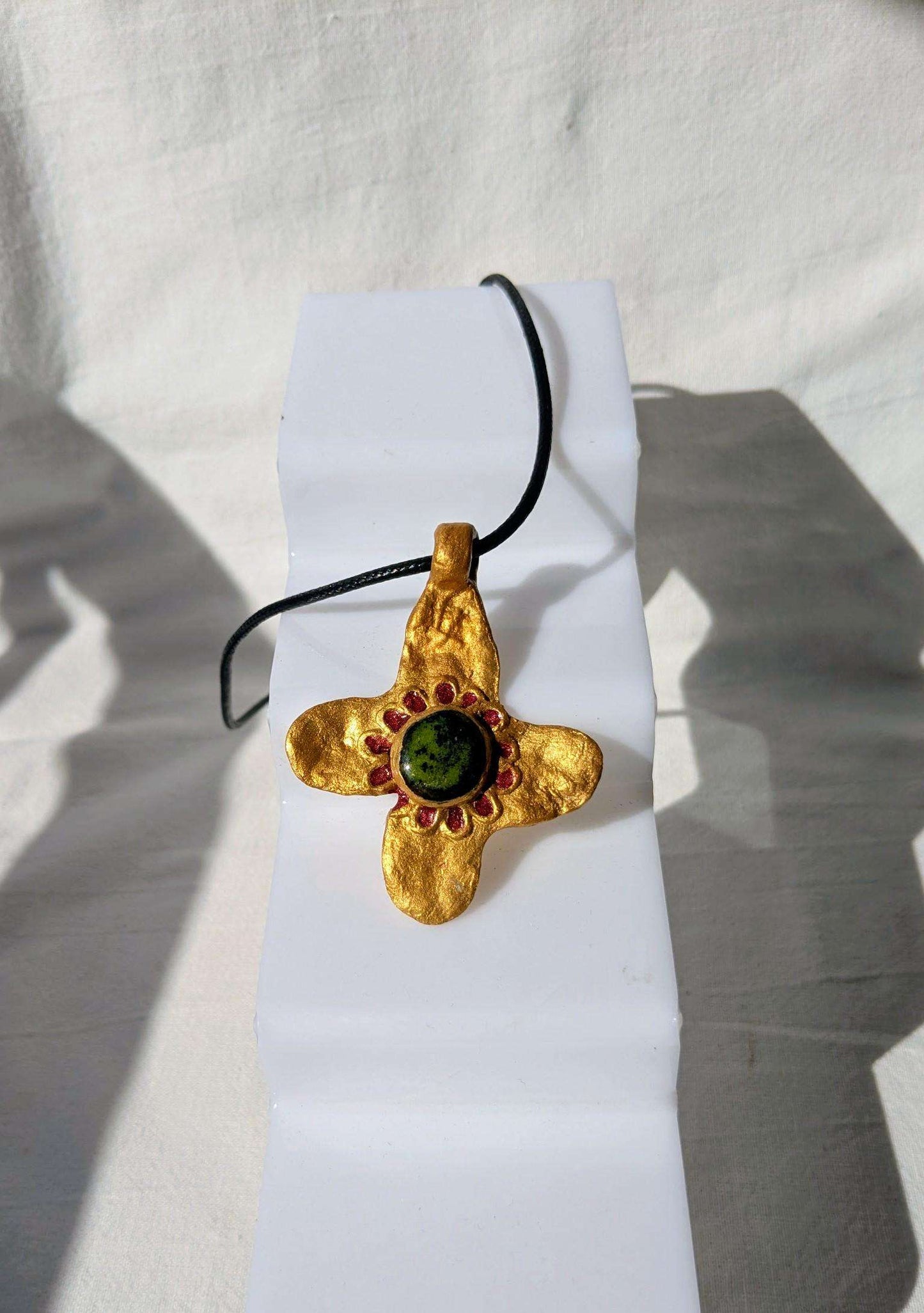 Pendentif ancienne croix byzantine or vert rouge