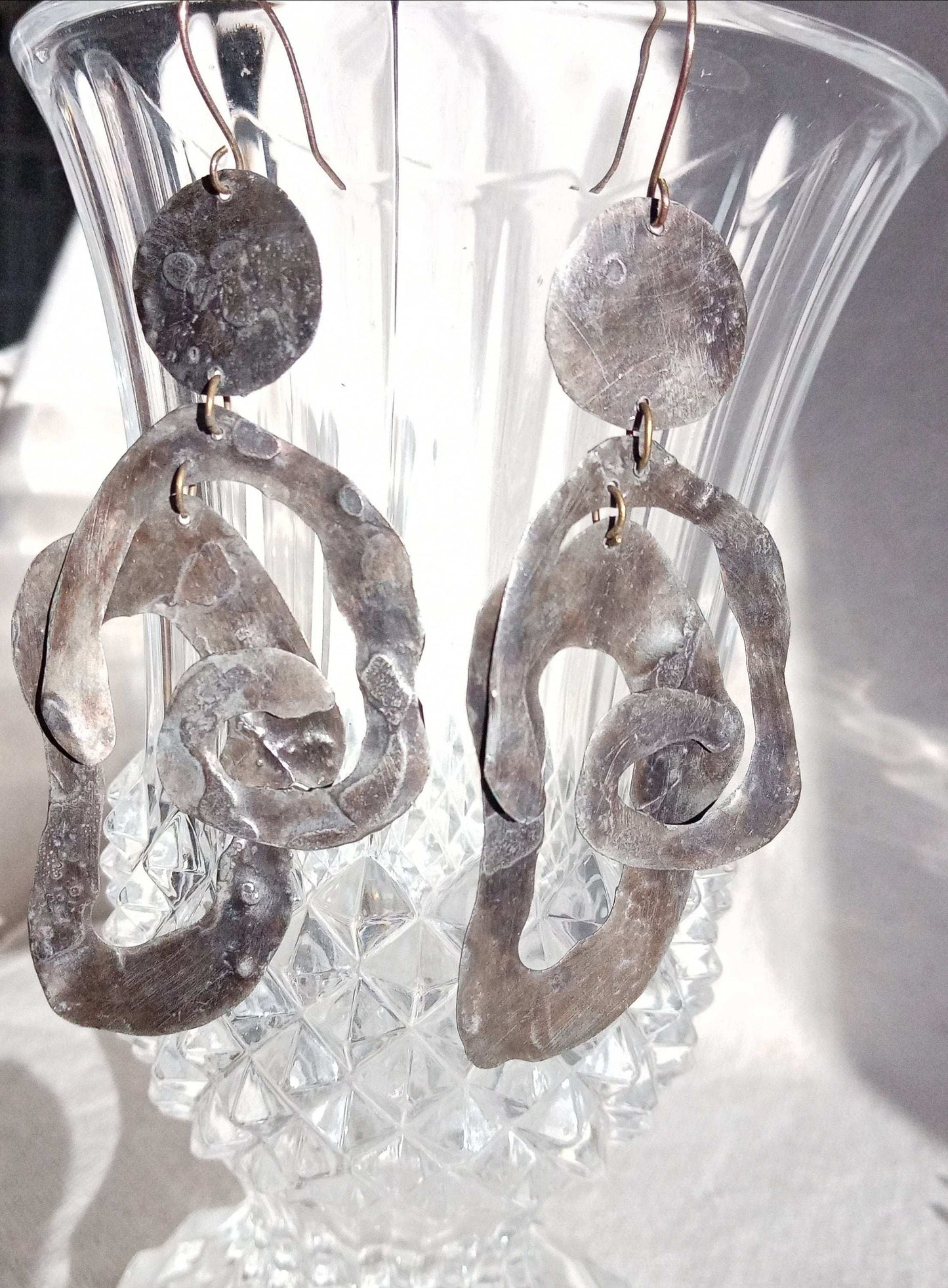 Boucles d'oreilles laiton noires bohême, très originales et légères