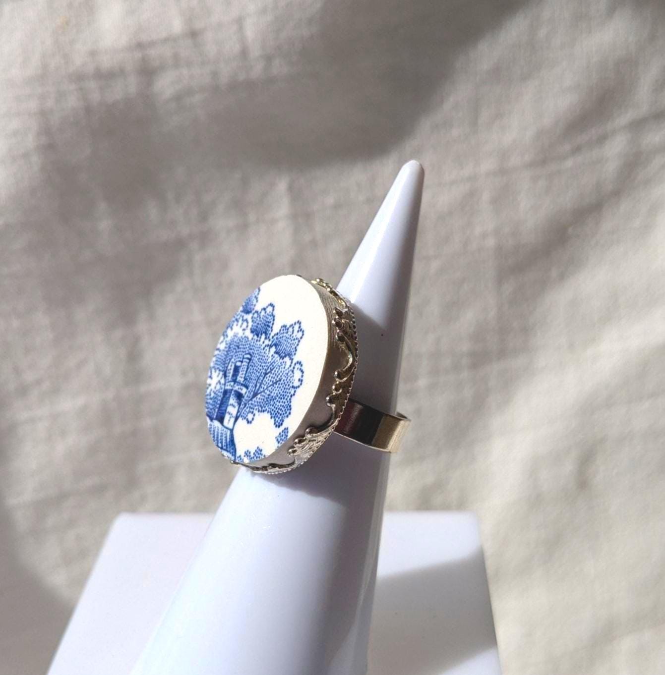 Bague faïence ancienne réglable bleu blanche