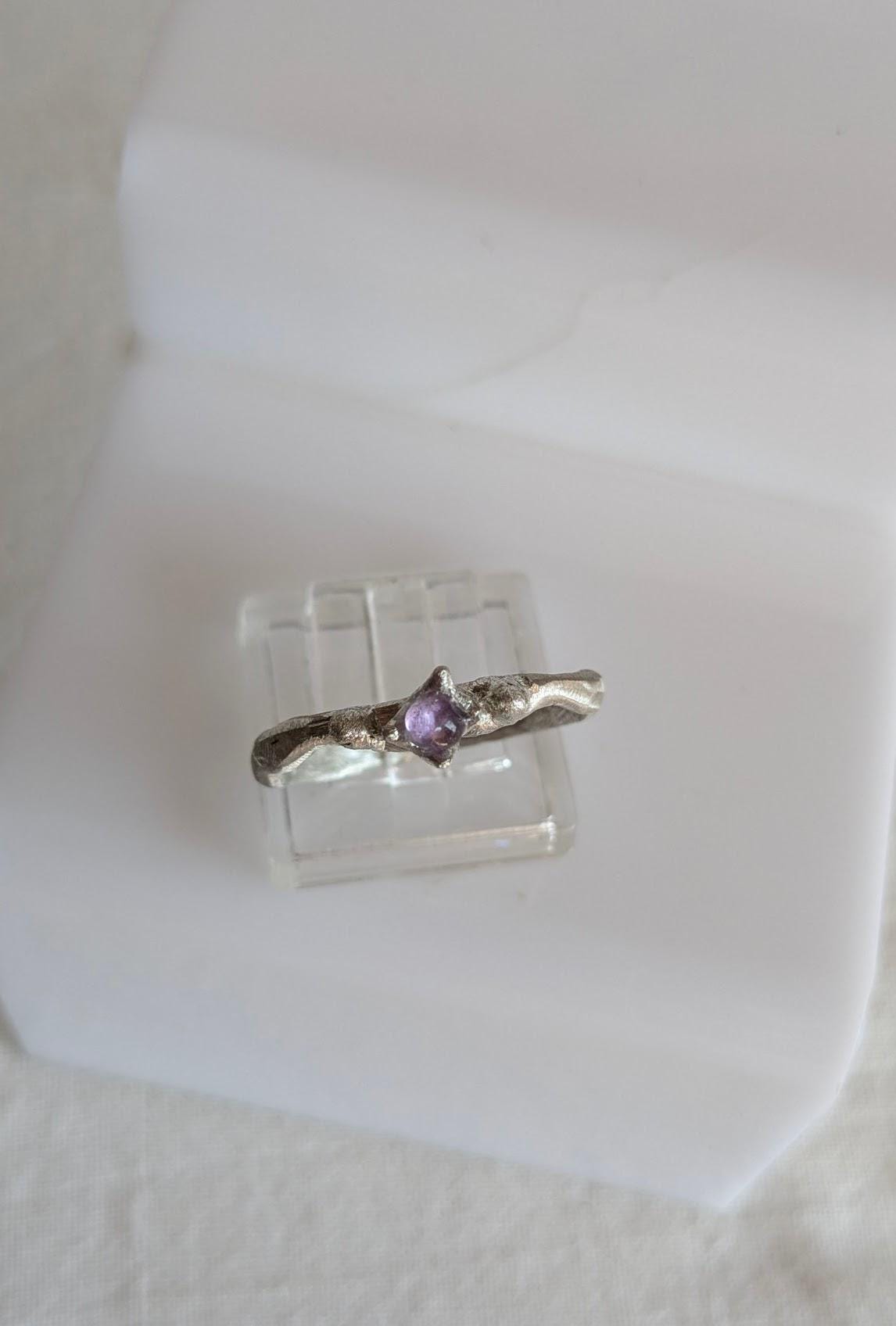 Bague contemporaine amethyste T59 étain massif