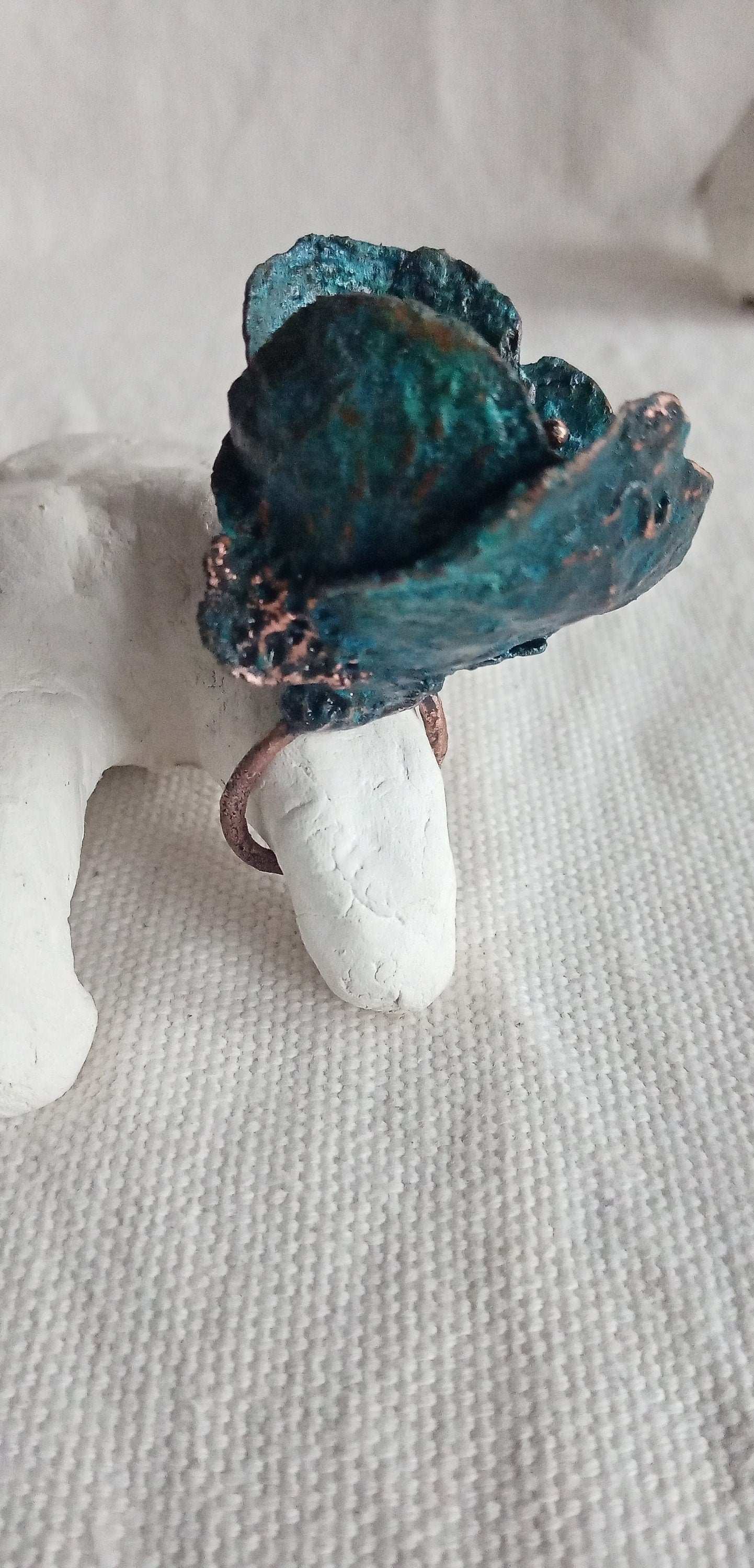 Bague T55 fleur bleue unique et audacieuse
