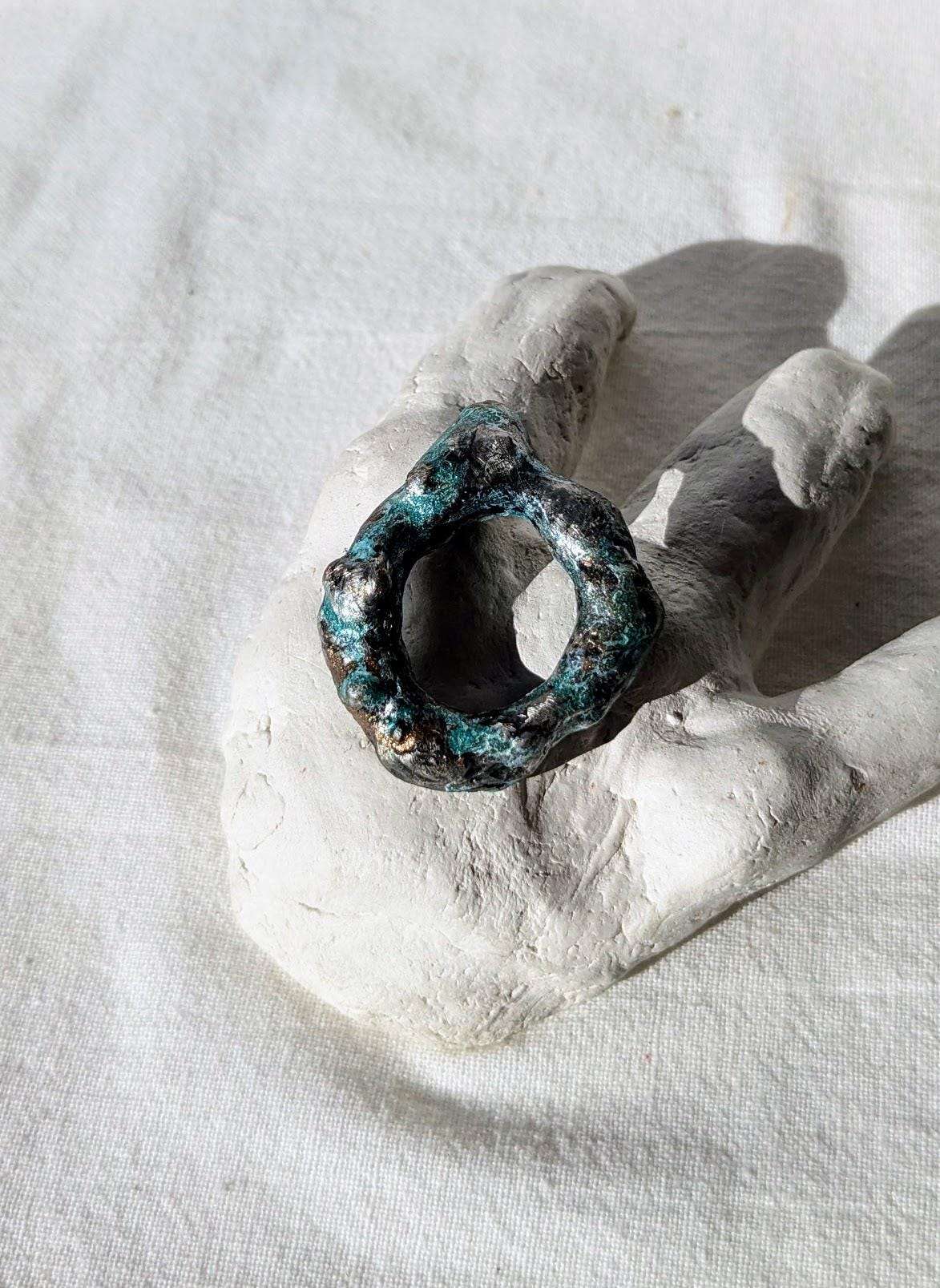 Bague anneau brutaliste contemporainT49 cuivre étain patiné bleu