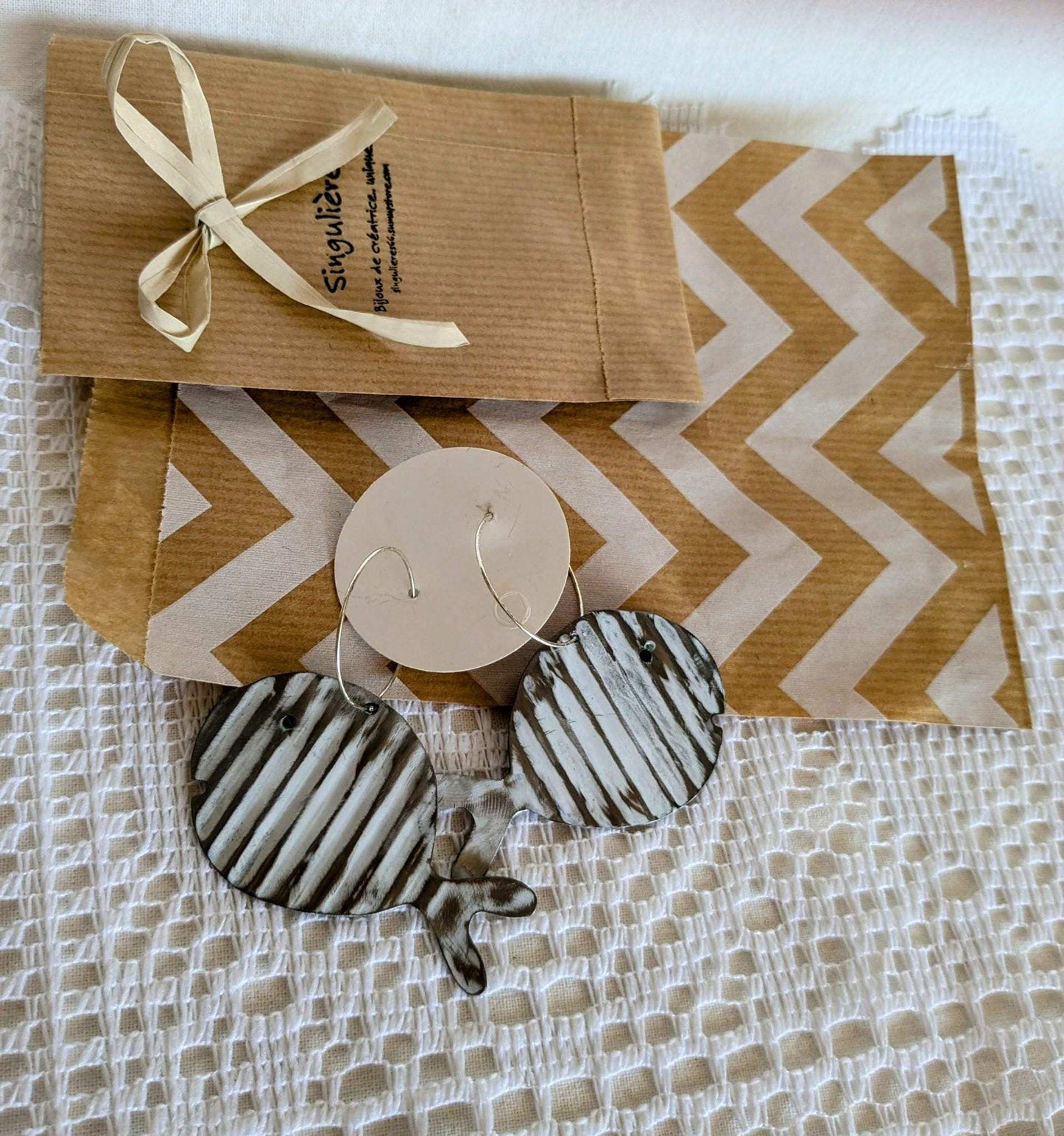 Boucles créoles pendantes poisson métal upcycling
