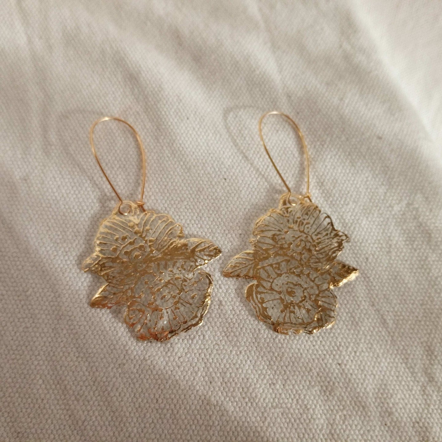 Boucles d'oreilles fleurs dorées pendantes longues bohèmes