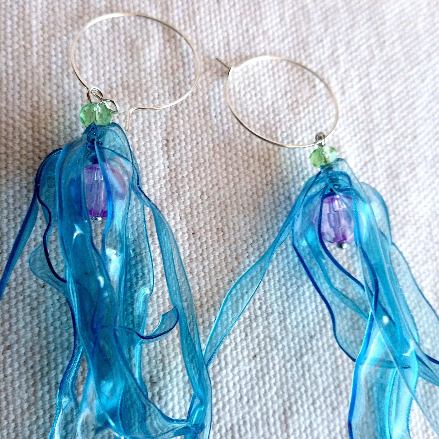 Créoles bleu et vertes, plastique upcycling
