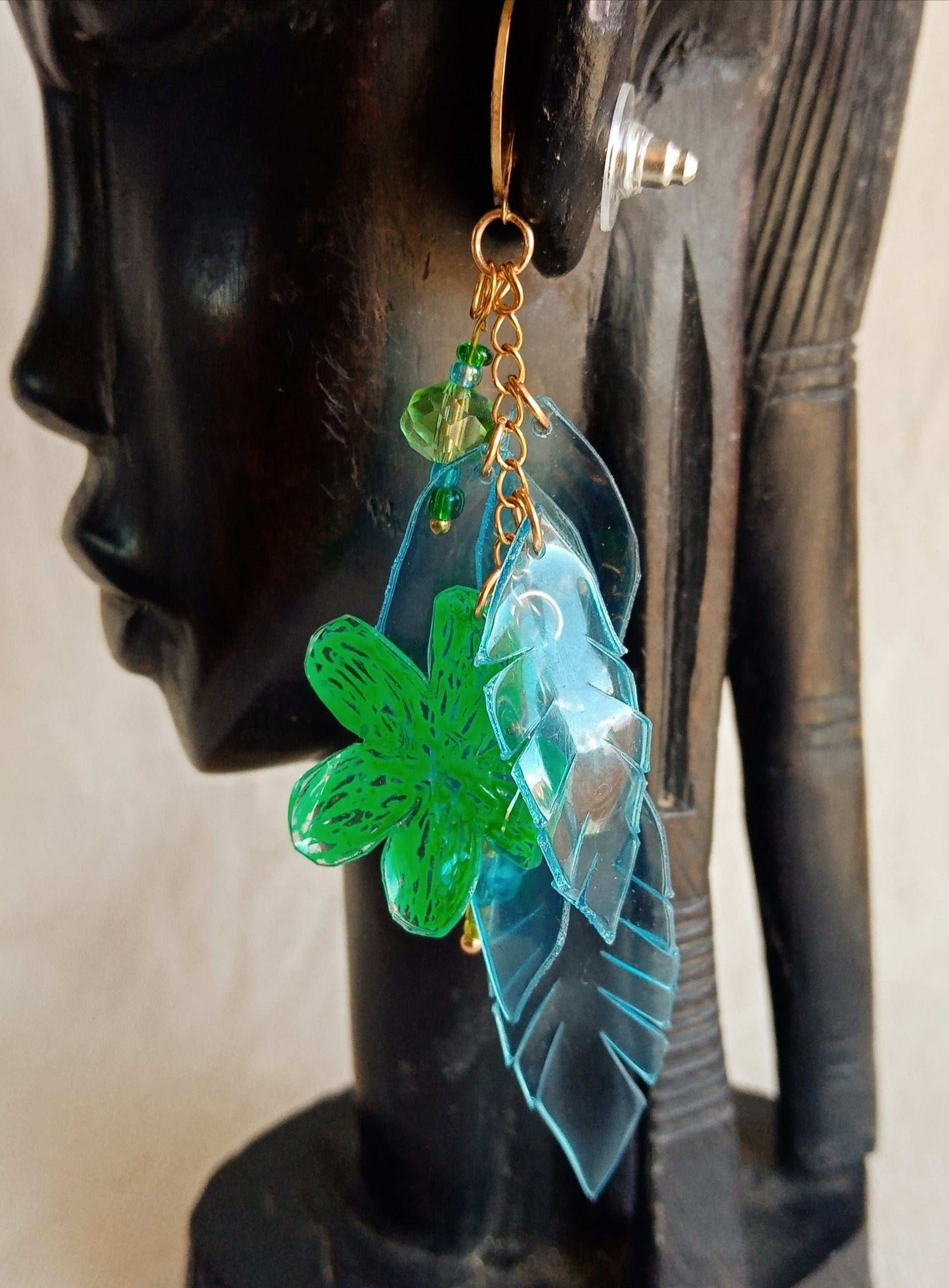 Boucles d'oreilles clous romantiques bleu et vertes, upcycling