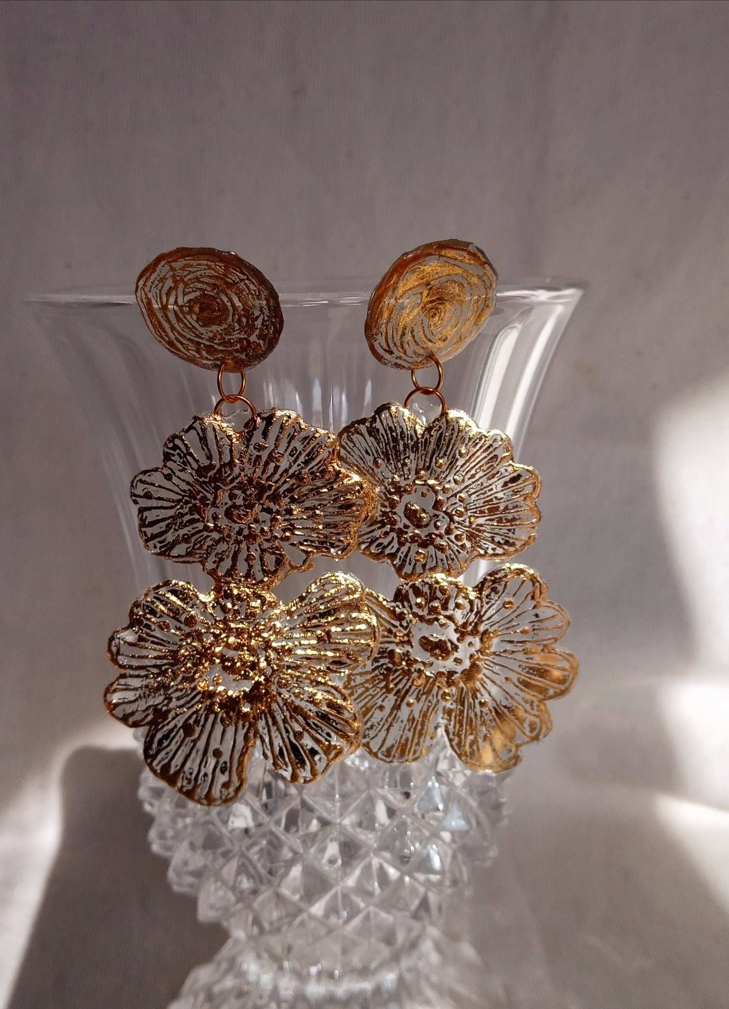 Clous d'oreilles fleurs dorées pendantes longues bohèmes
