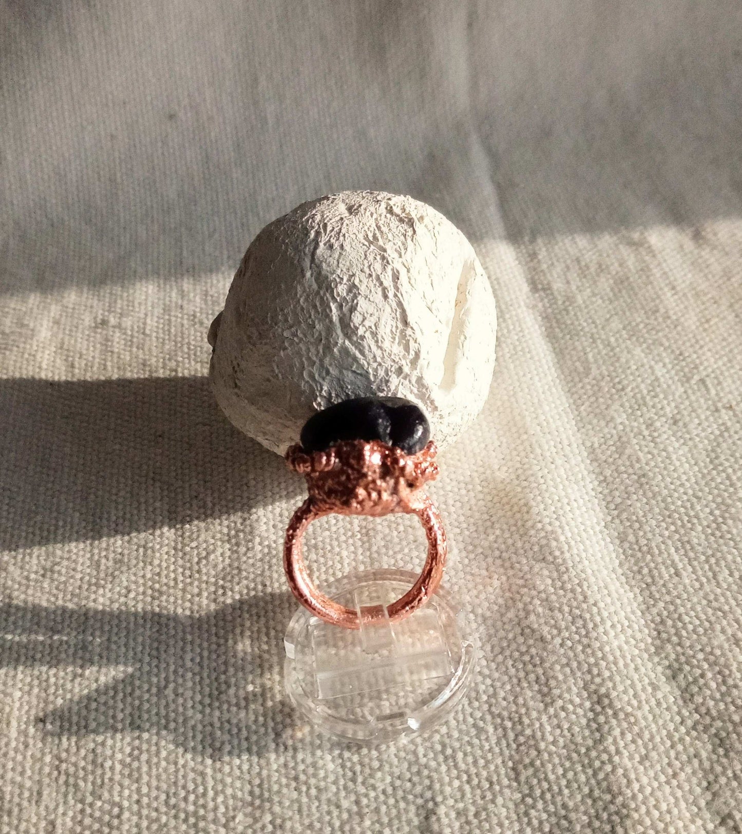 Bague T 49 améthyste sur cuivre style brutaliste