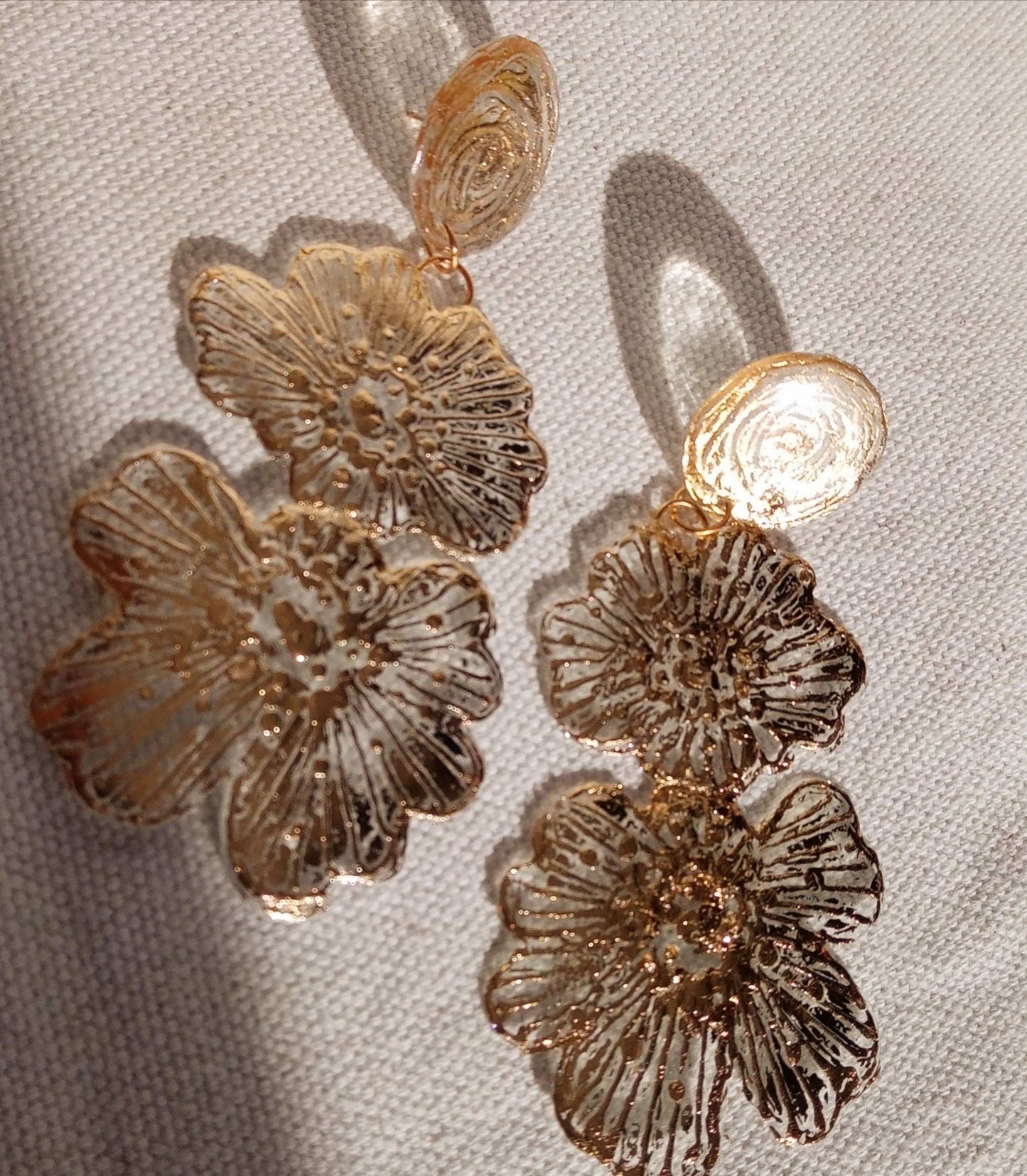 Clous d'oreilles fleurs dorées pendantes longues bohèmes