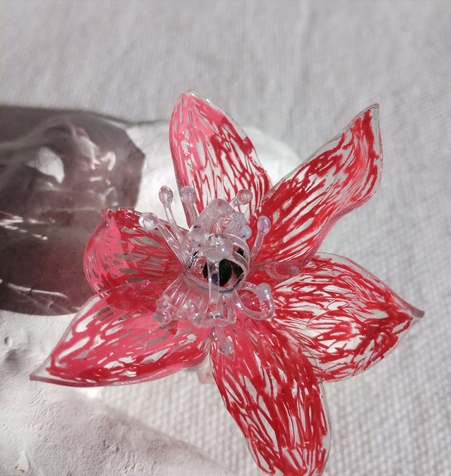 Bague T62 fleur rouge a coeur vert upcycling