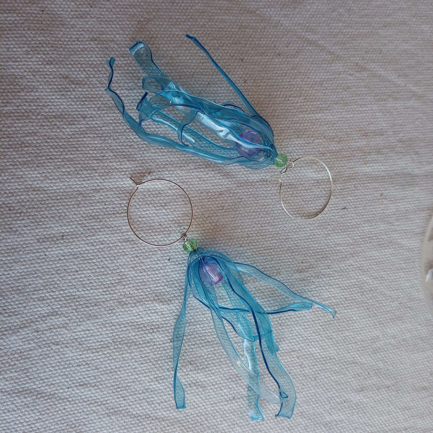 Créoles bleu et vertes, plastique upcycling