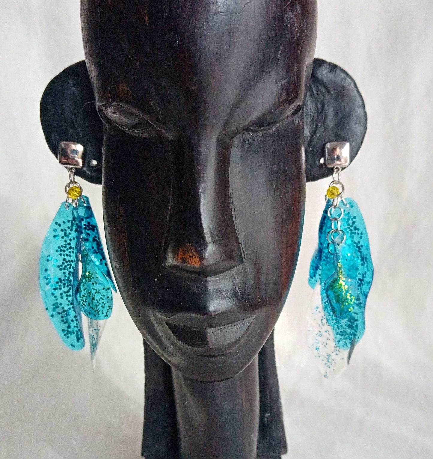 Boucles d'oreilles clous romantiques bleu et vertes, upcycling