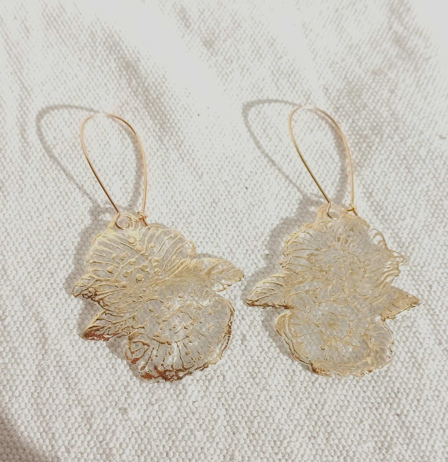 Boucles d'oreilles fleurs dorées pendantes longues bohèmes