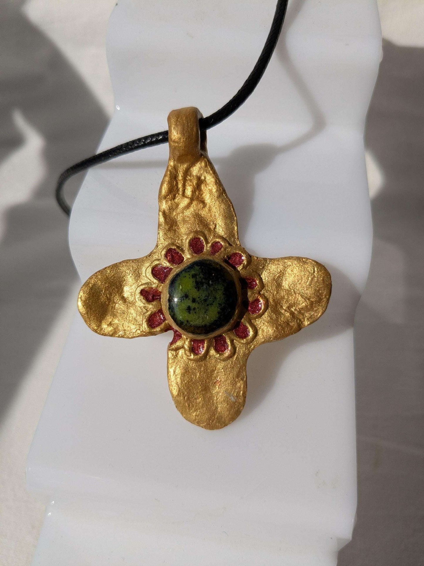 Pendentif ancienne croix byzantine or vert rouge
