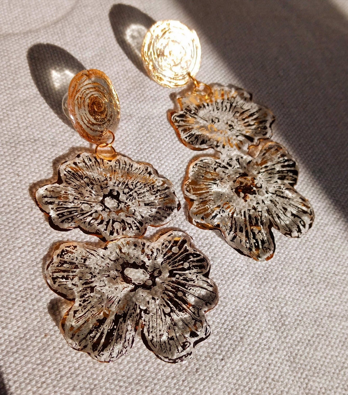 Clous d'oreilles fleurs dorées pendantes longues bohèmes fait main