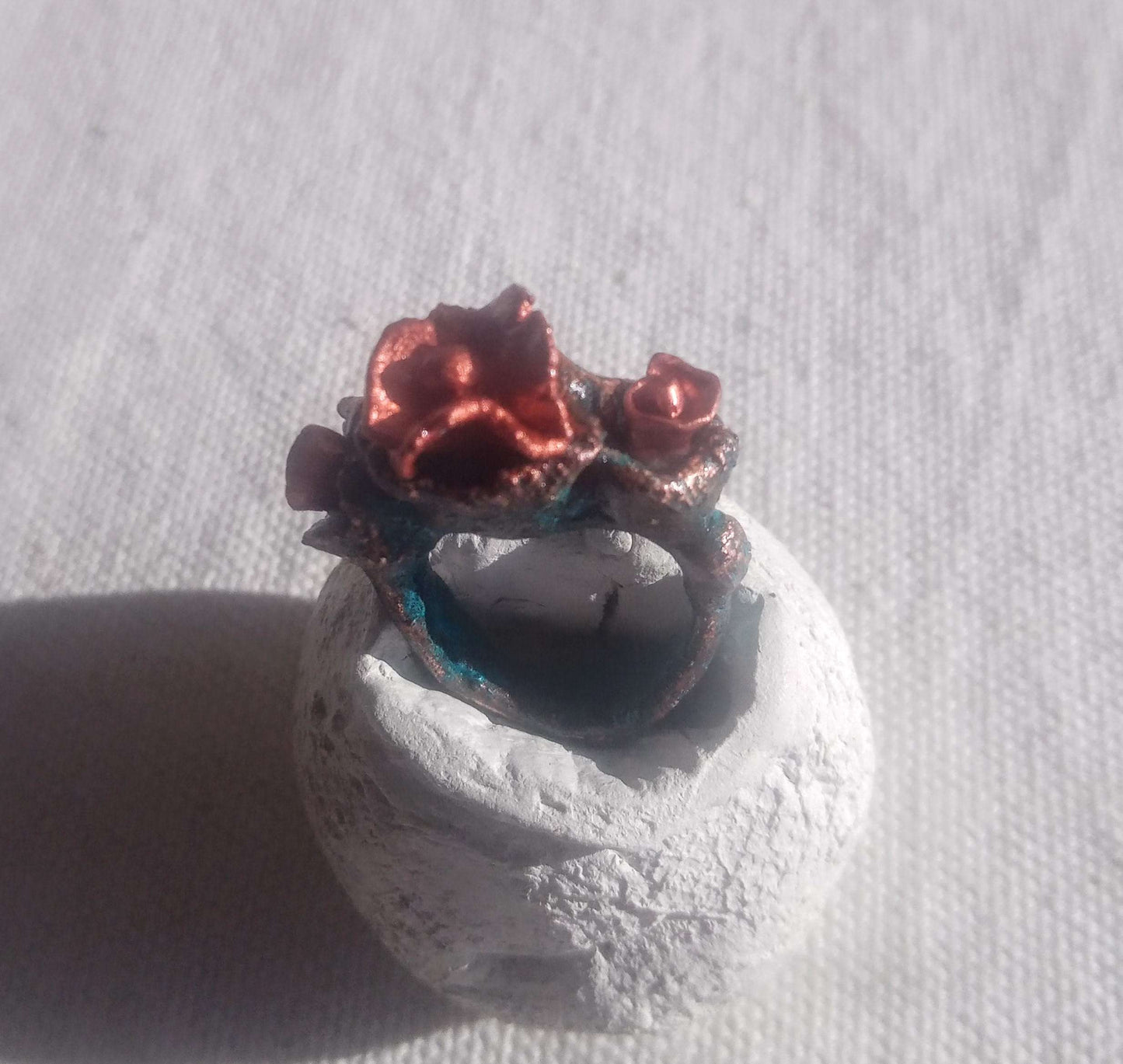 Bague T54 fleurs romantique bleu or