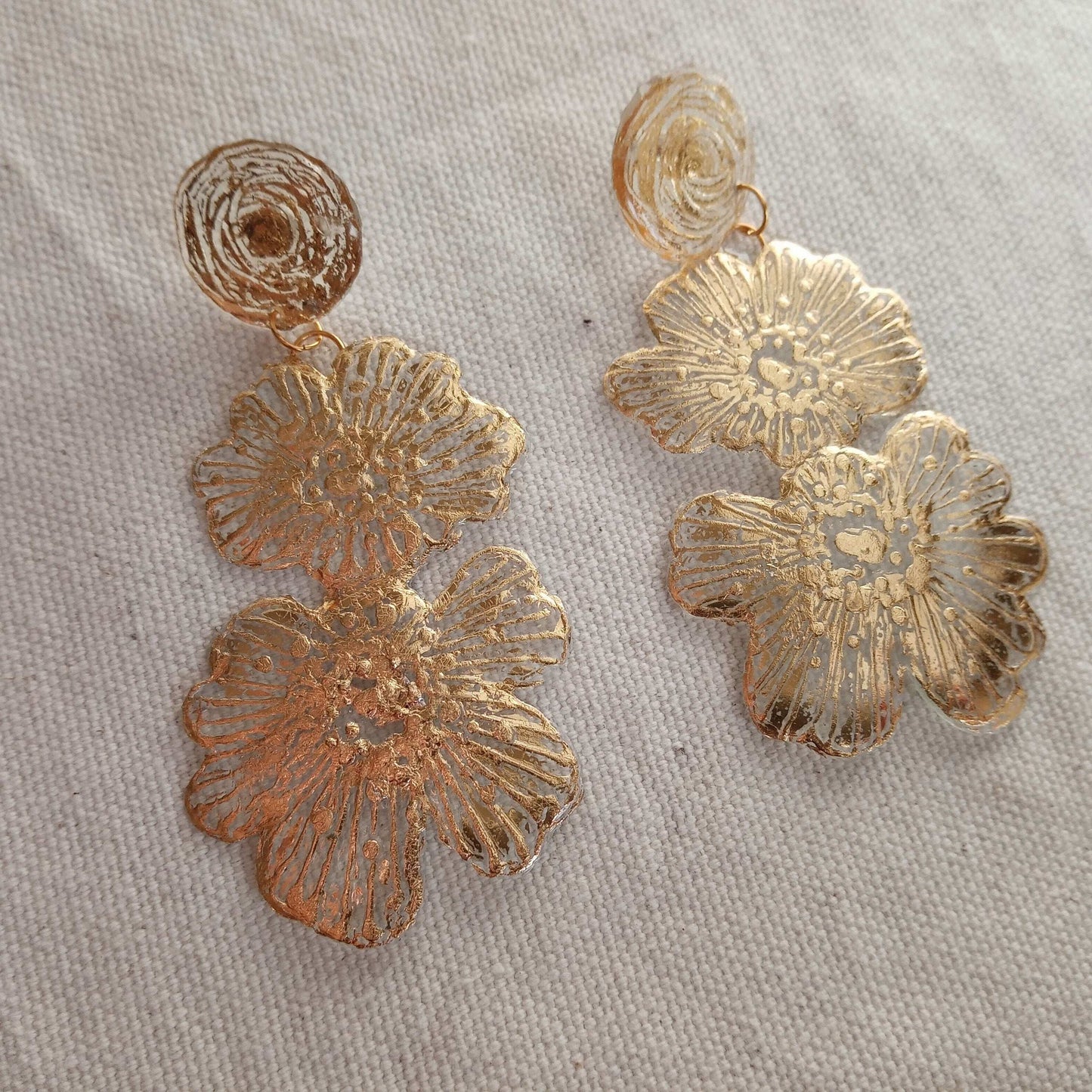 Clous d'oreilles fleurs dorées pendantes longues bohèmes