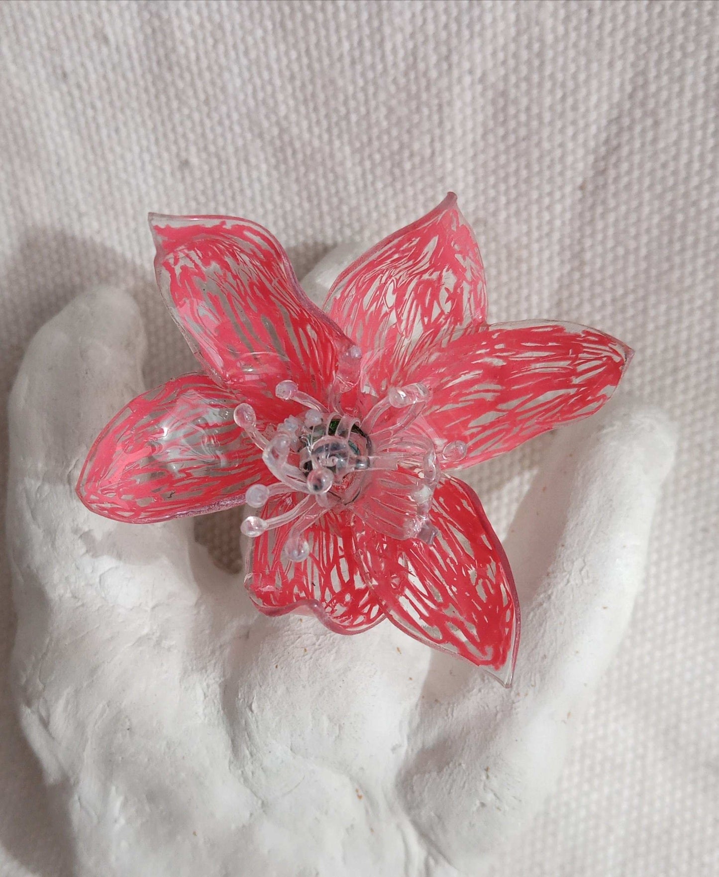 Bague T62 fleur rouge a coeur vert upcycling