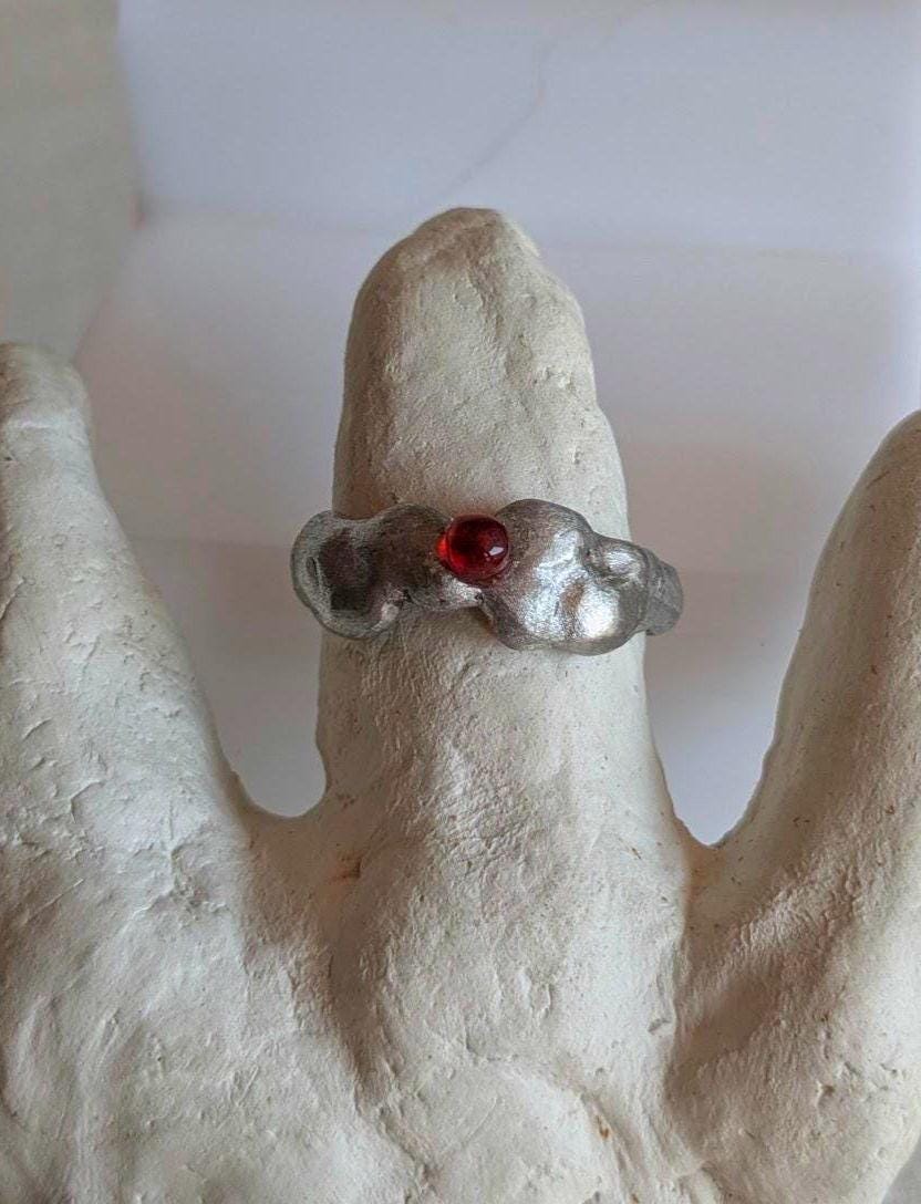 Bague anneau perle rouge étain massif T62.5