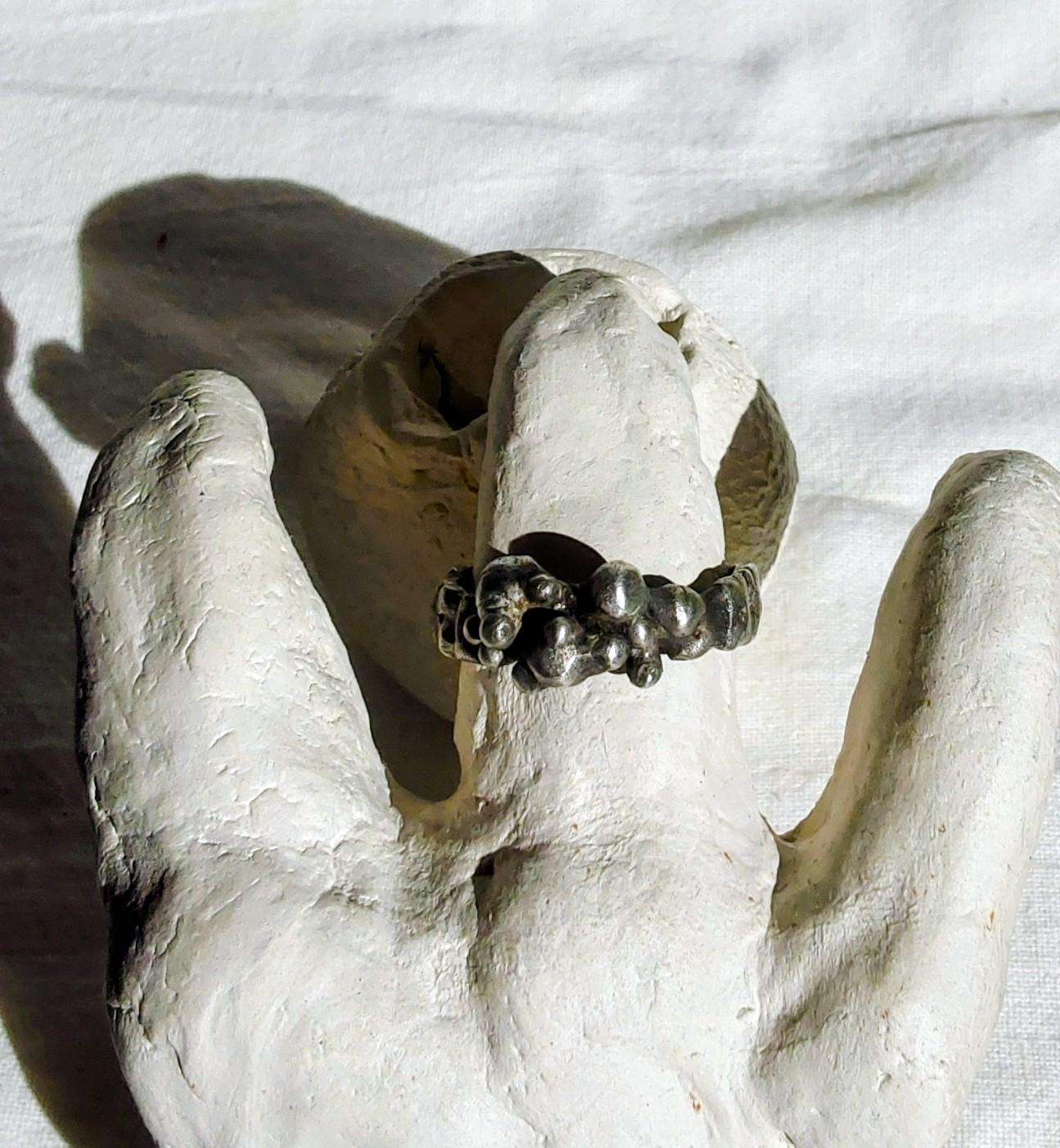 Bague brutaliste contemporaine T61 étain massif vieilli