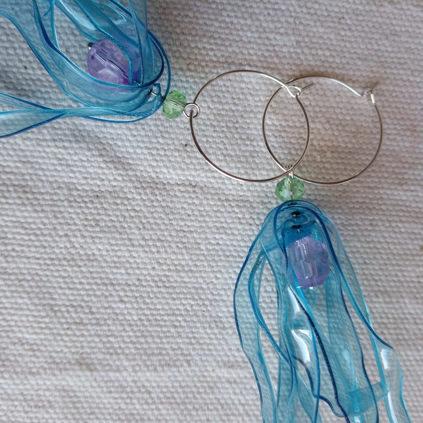 Créoles bleu et vertes, plastique upcycling