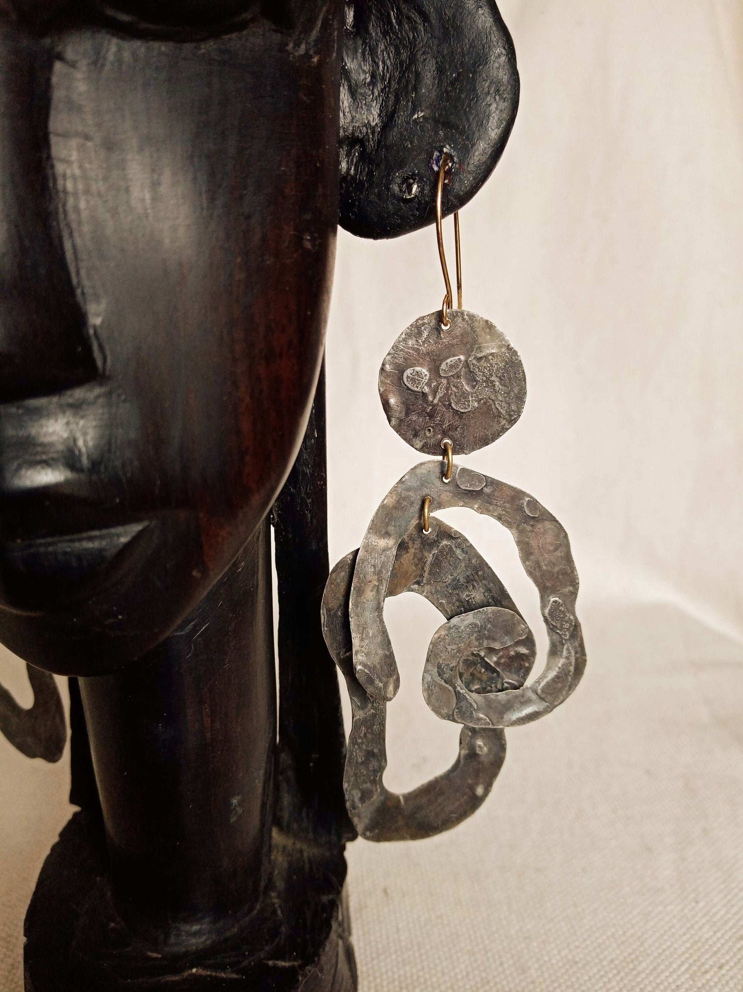 Boucles d'oreilles laiton noires bohême, très originales et légères