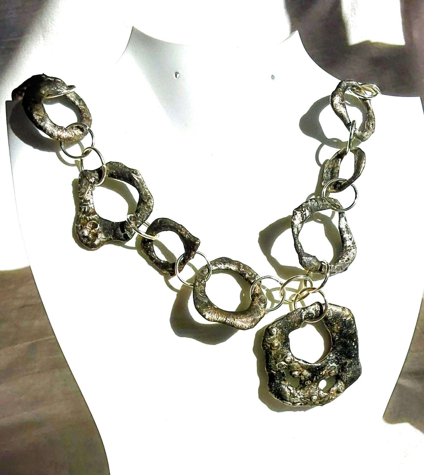 Collier brutaliste gothique étain vieilli