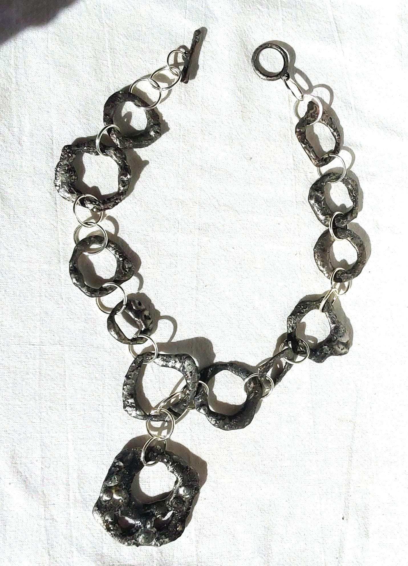 Collier brutaliste gothique étain vieilli