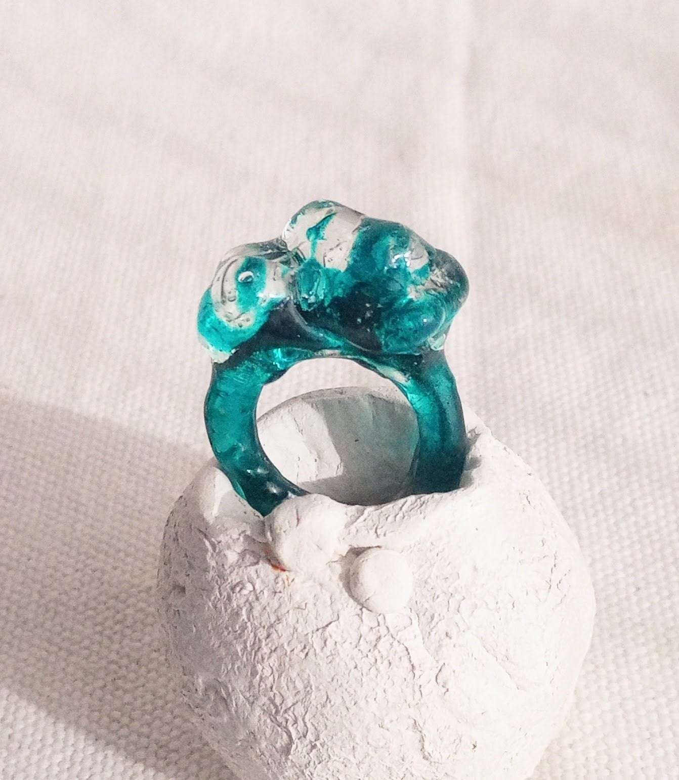 Bague T49 tie and dye bleu turquoise , lumineuse, unique.