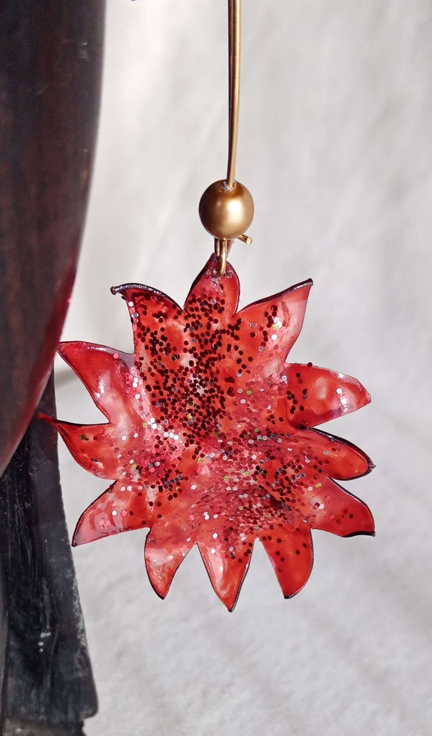 Boucles rouges paillettes en plastique upcycling